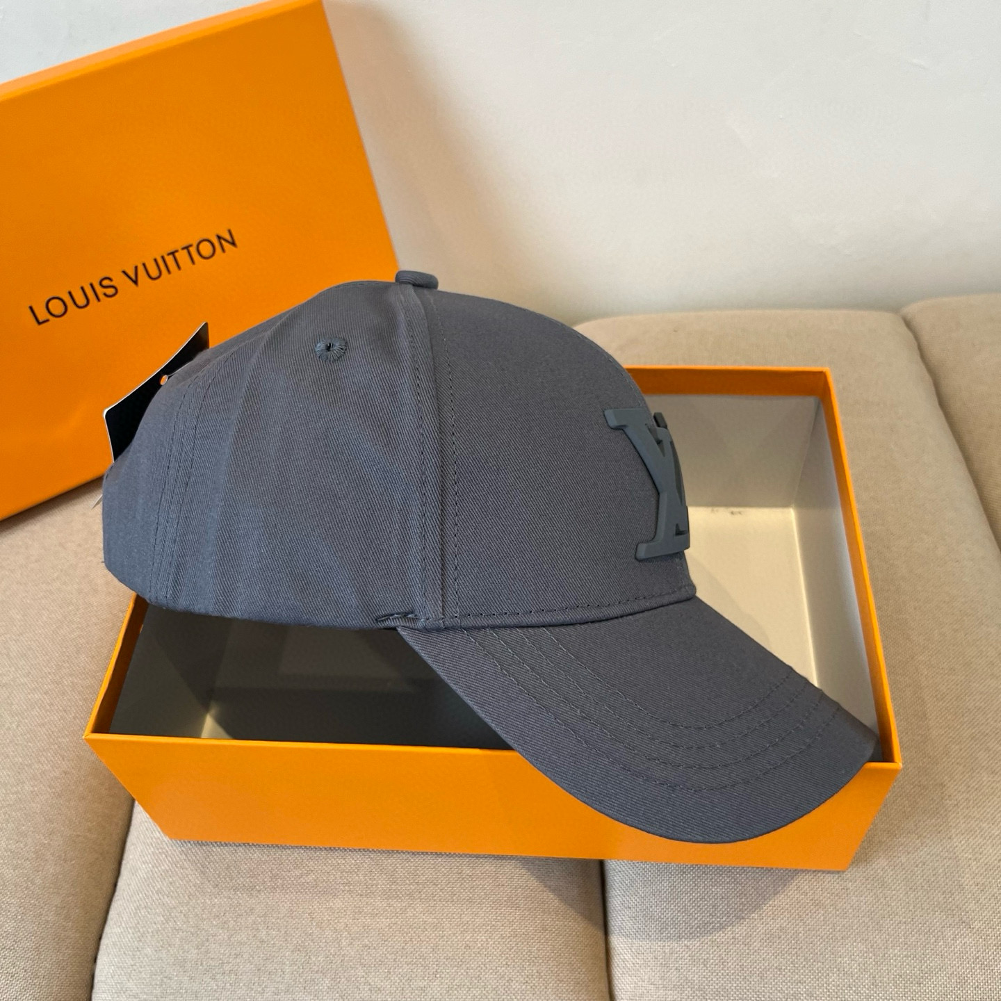 🧢路易威登棒球帽 LouisVuitton😍新款LV棒球帽，重工打造♥️高端大气，百搭款🤗男女通用！跑量