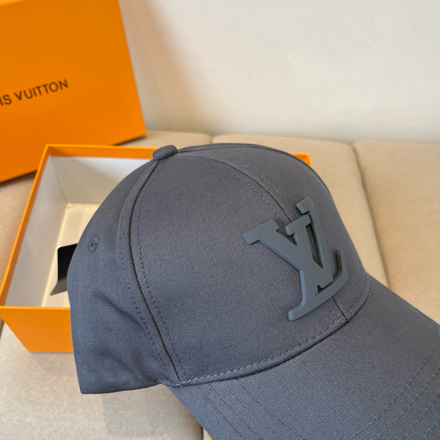 🧢路易威登棒球帽 LouisVuitton😍新款LV棒球帽，重工打造♥️高端大气，百搭款🤗男女通用！跑量