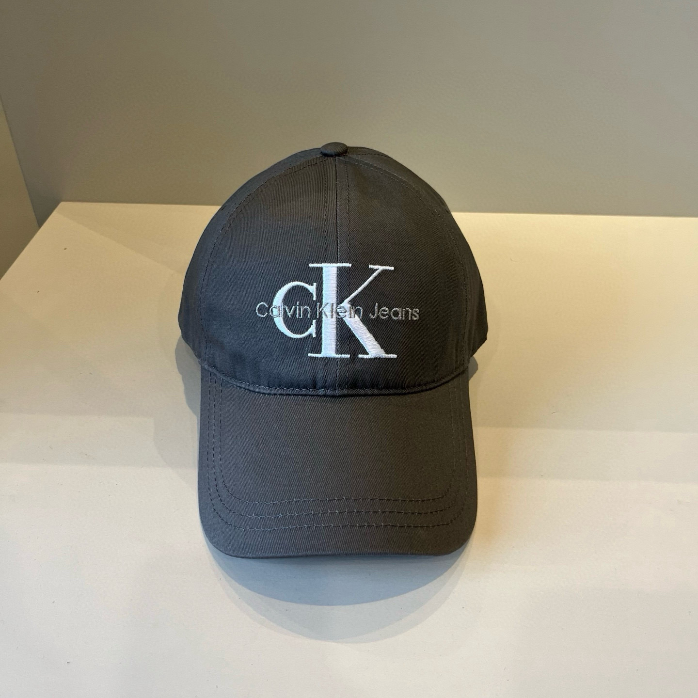  Calvin Klein，CKlogo棒球帽 请认准高端品质市场唯一对版，小红书推荐，时尚百搭，众多明