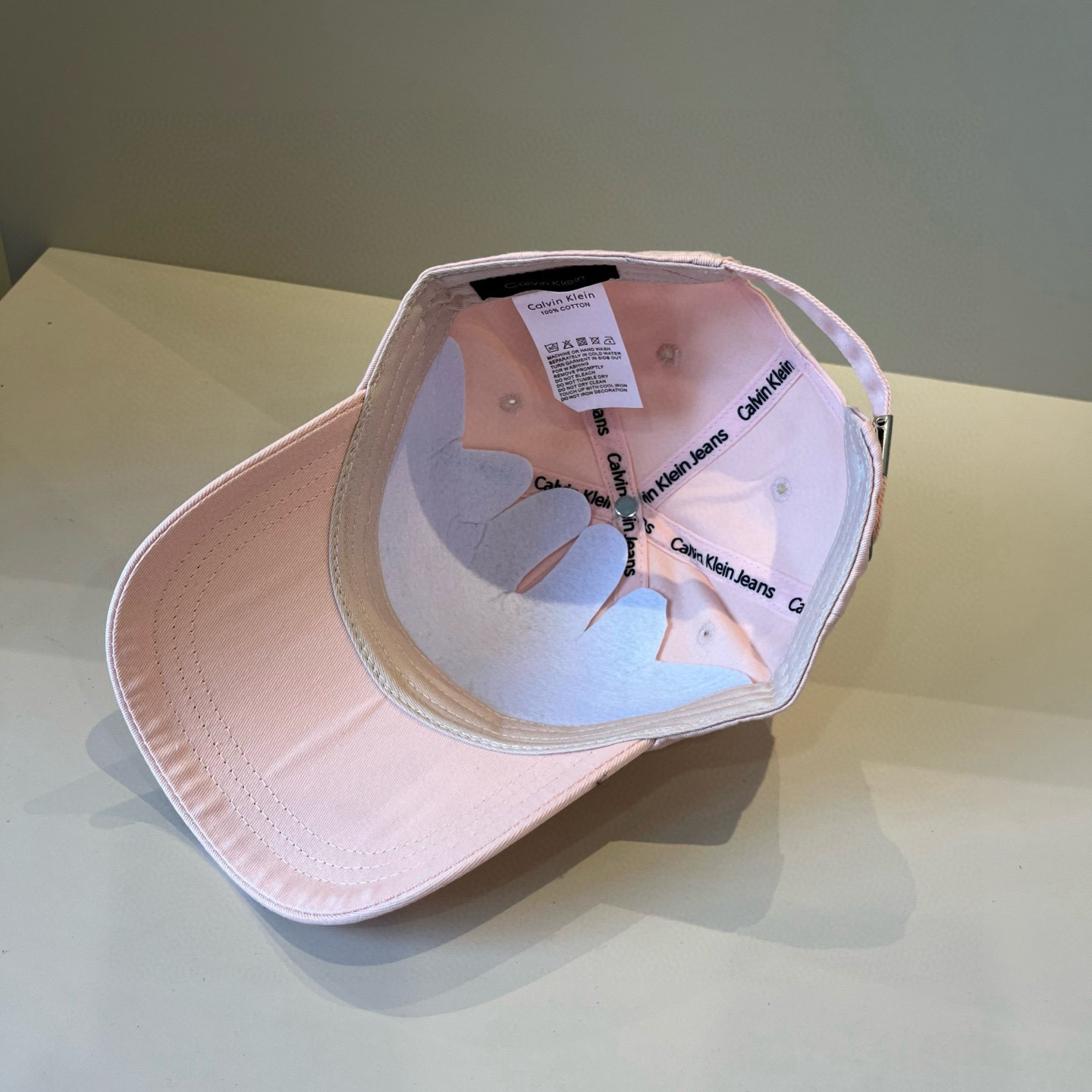  Calvin Klein，CKlogo棒球帽 请认准高端品质市场唯一对版，小红书推荐，时尚百搭，众多明