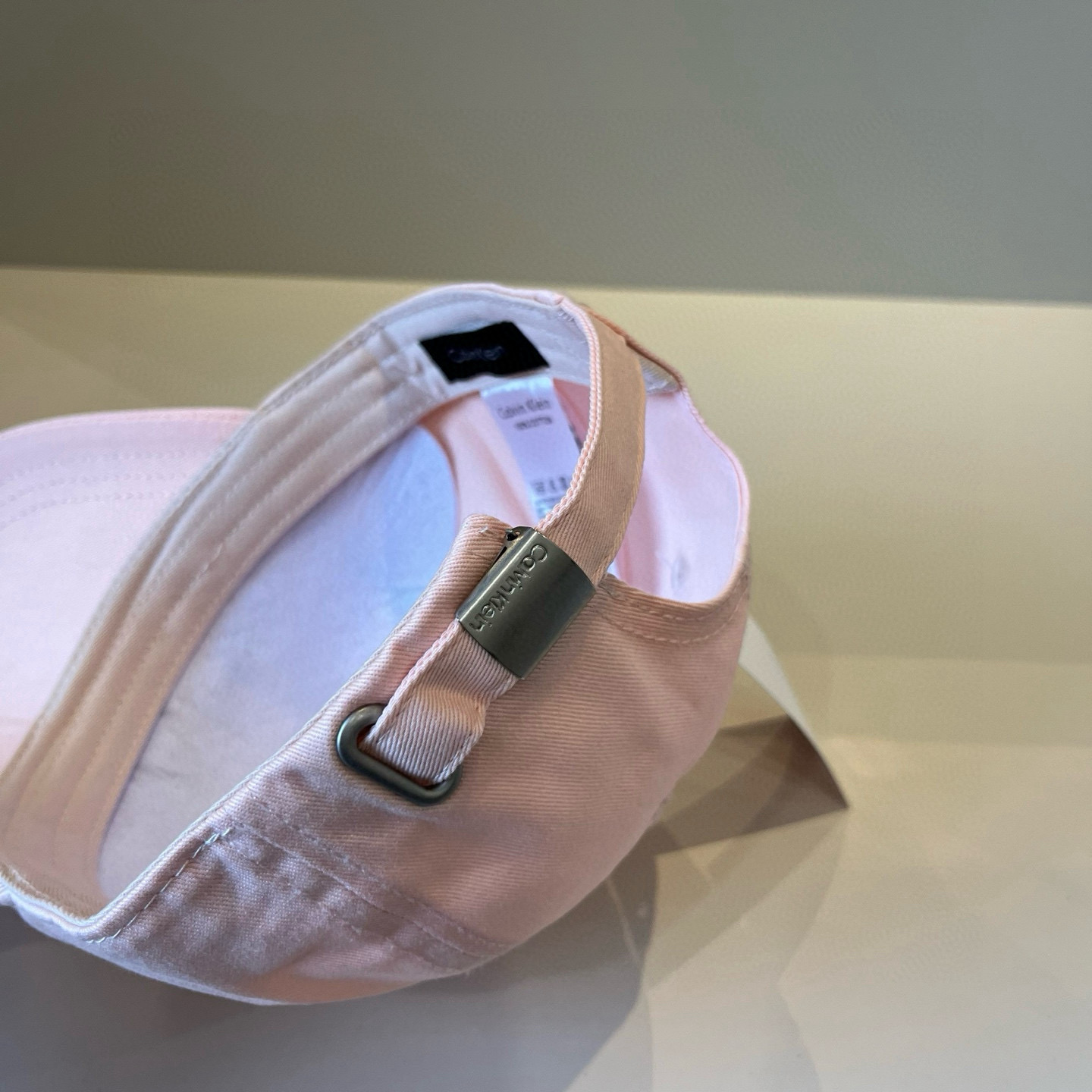  Calvin Klein，CKlogo棒球帽 请认准高端品质市场唯一对版，小红书推荐，时尚百搭，众多明