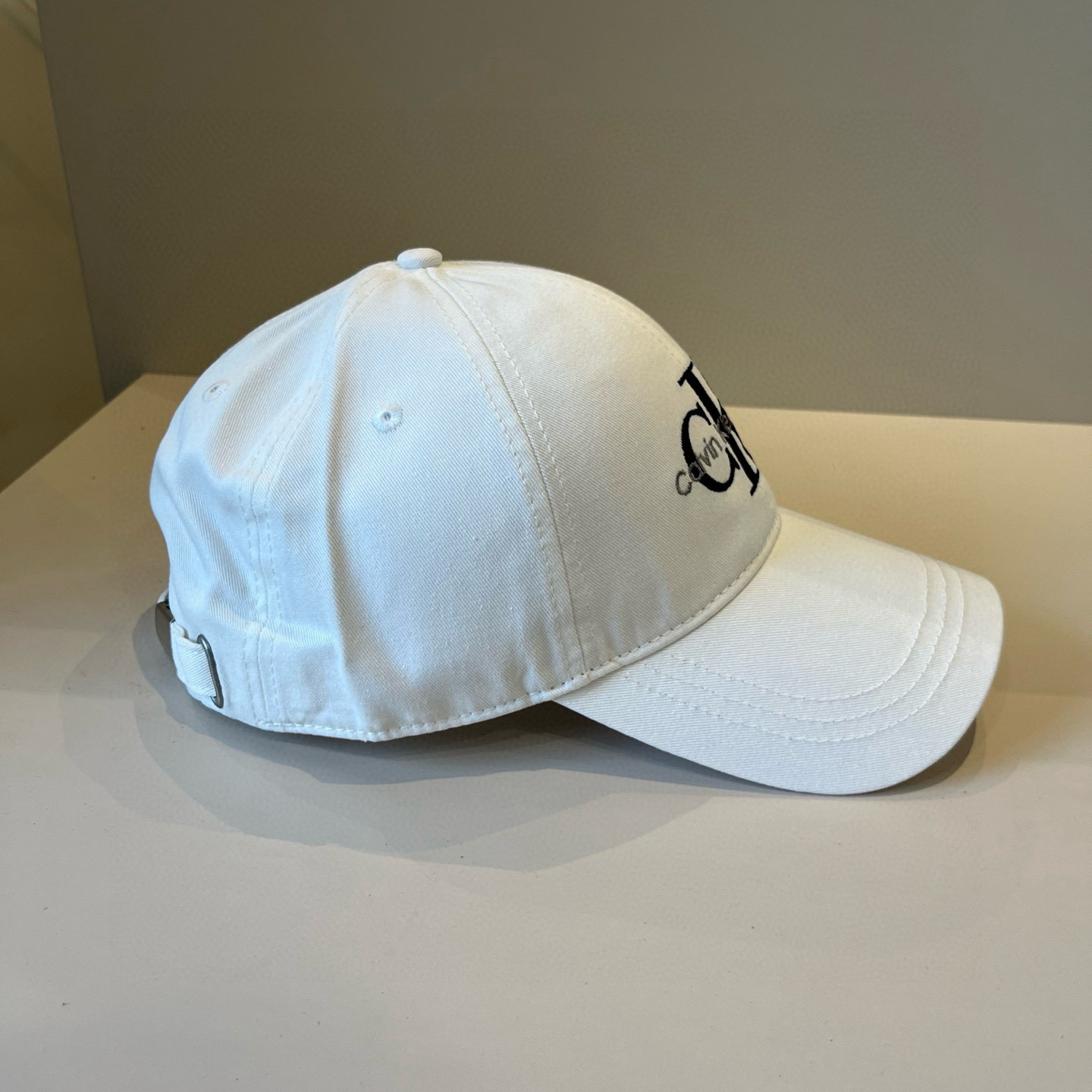  Calvin Klein，CKlogo棒球帽 请认准高端品质市场唯一对版，小红书推荐，时尚百搭，众多明