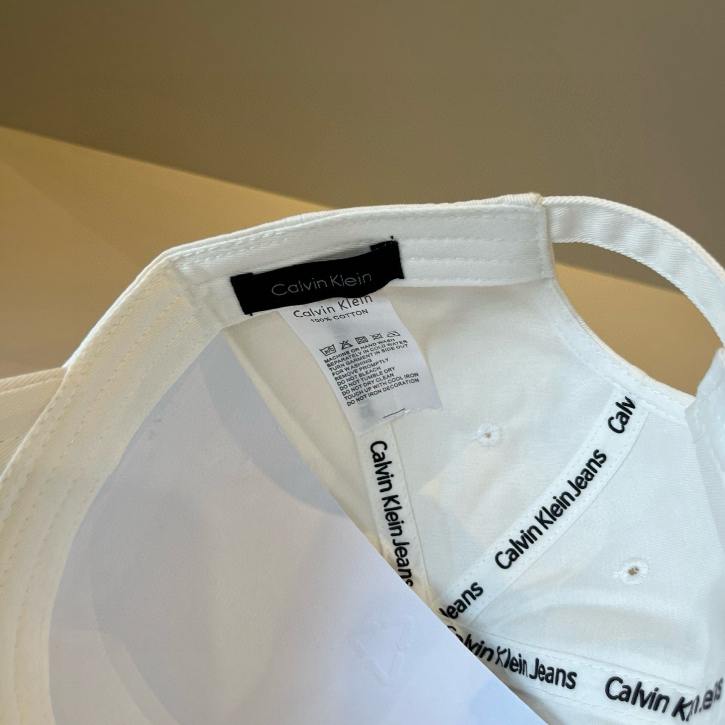  Calvin Klein，CKlogo棒球帽 请认准高端品质市场唯一对版，小红书推荐，时尚百搭，众多明