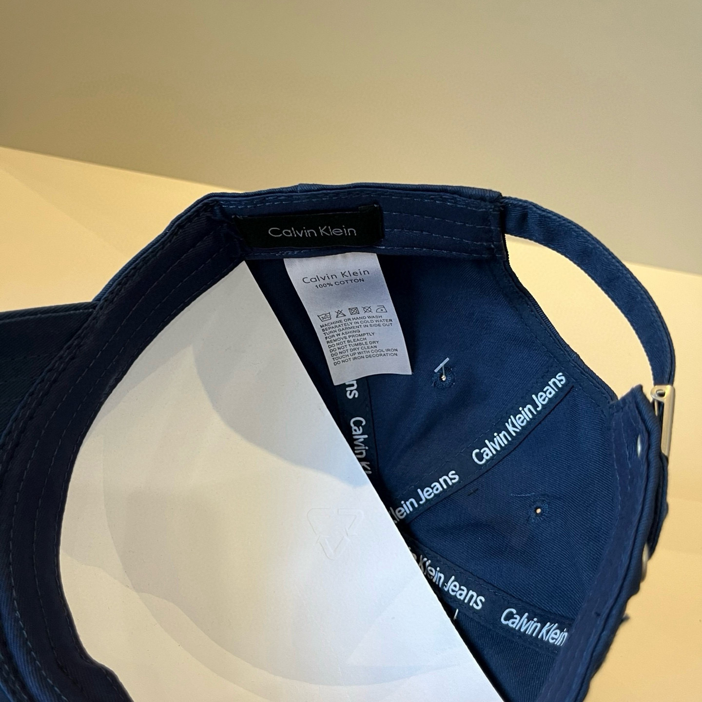  Calvin Klein，CKlogo棒球帽 请认准高端品质市场唯一对版，小红书推荐，时尚百搭，众多明