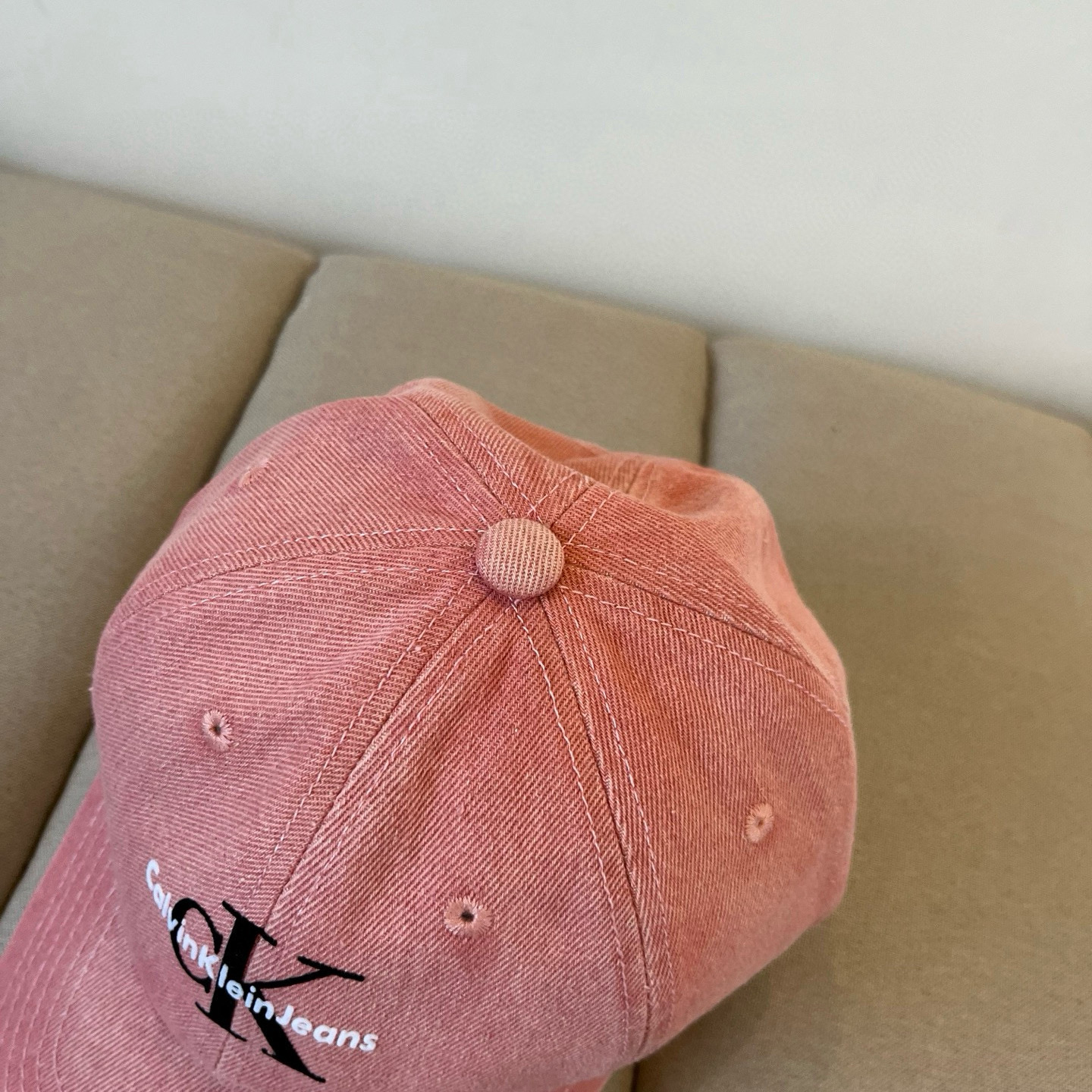  Calvin Klein，CKlogo棒球帽 请认准高端品质市场唯一对版，小红书推荐，时尚百搭，众多明