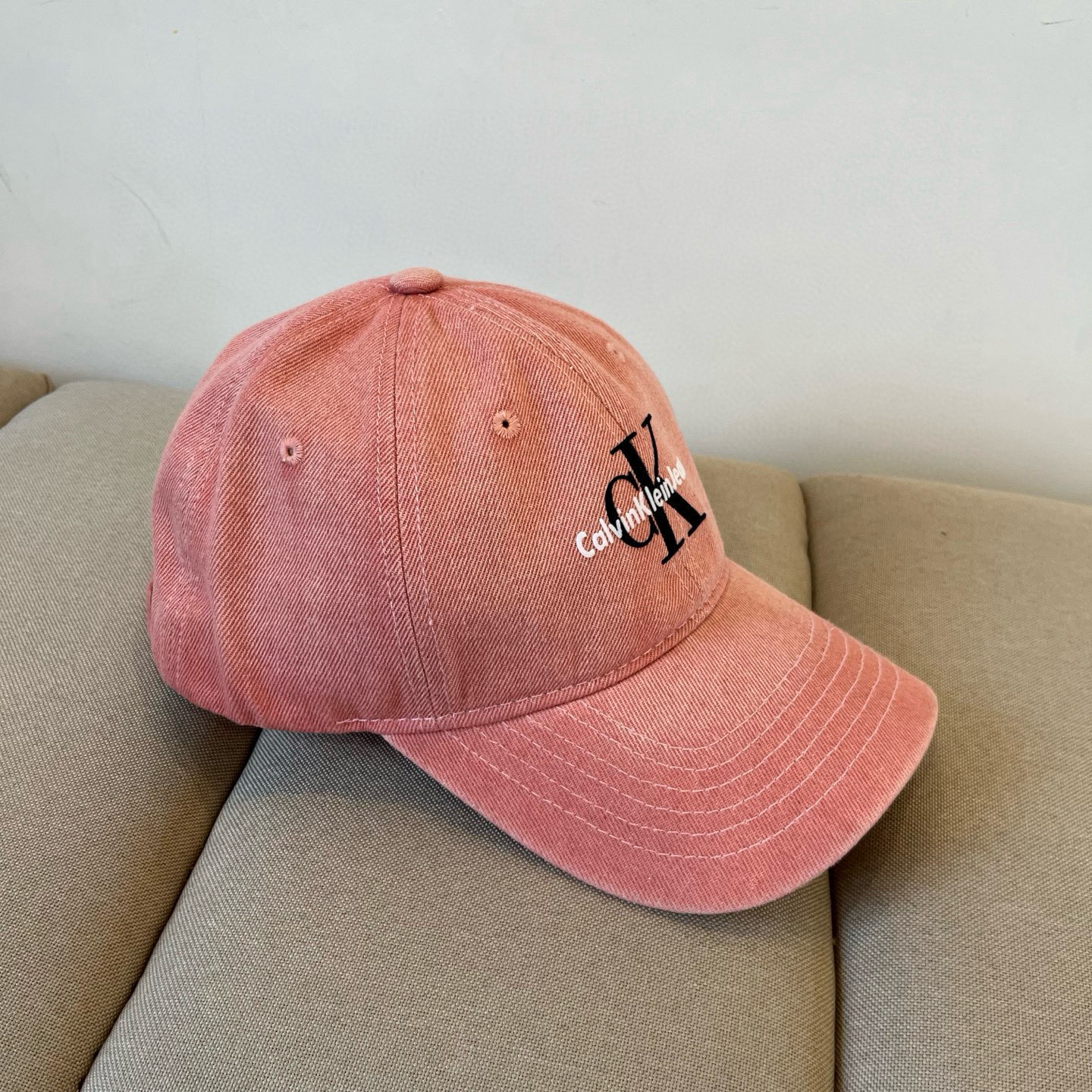  Calvin Klein，CKlogo棒球帽 请认准高端品质市场唯一对版，小红书推荐，时尚百搭，众多明