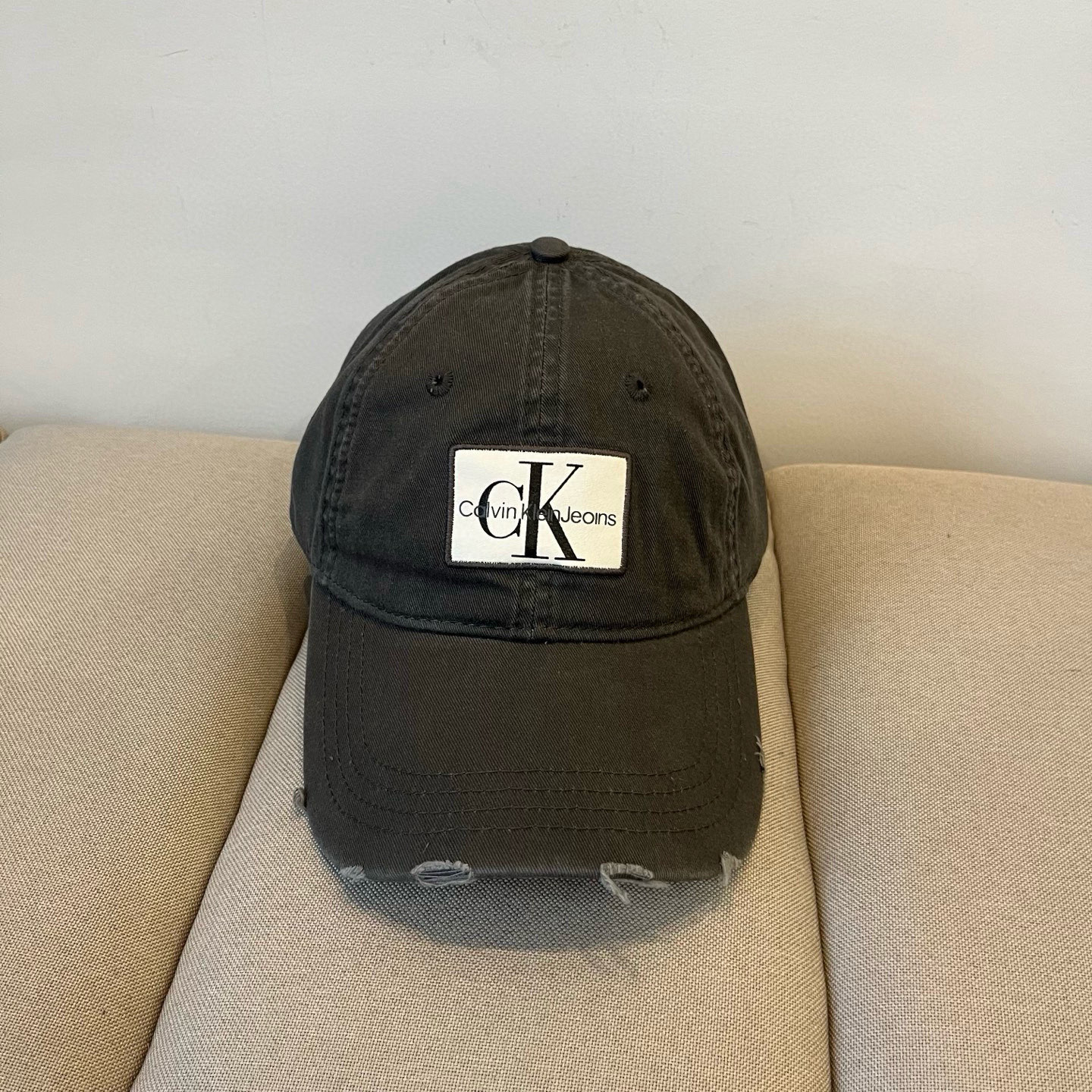 NO:359239,Calvin Klein, CKlogo baseball cap Please identify the only version of the high-end quality market, recommended by Xiaohongshu, fashionable and versatile, one that many celebrities like, very explosive, very popular, very beautiful hat, straw hat, fisherman hat, baseball cap, hat, louis vuitton, espadrilles, hatsCalvin Klein,CKlogo棒球帽 请认准高端品质市场唯一对版,小红书推荐,时尚百搭,众多明星都喜欢的一款,非常爆,非常火,非常好看帽子草帽渔夫帽棒球帽,帽子,louis vuitton,espadrilles,hats,hat