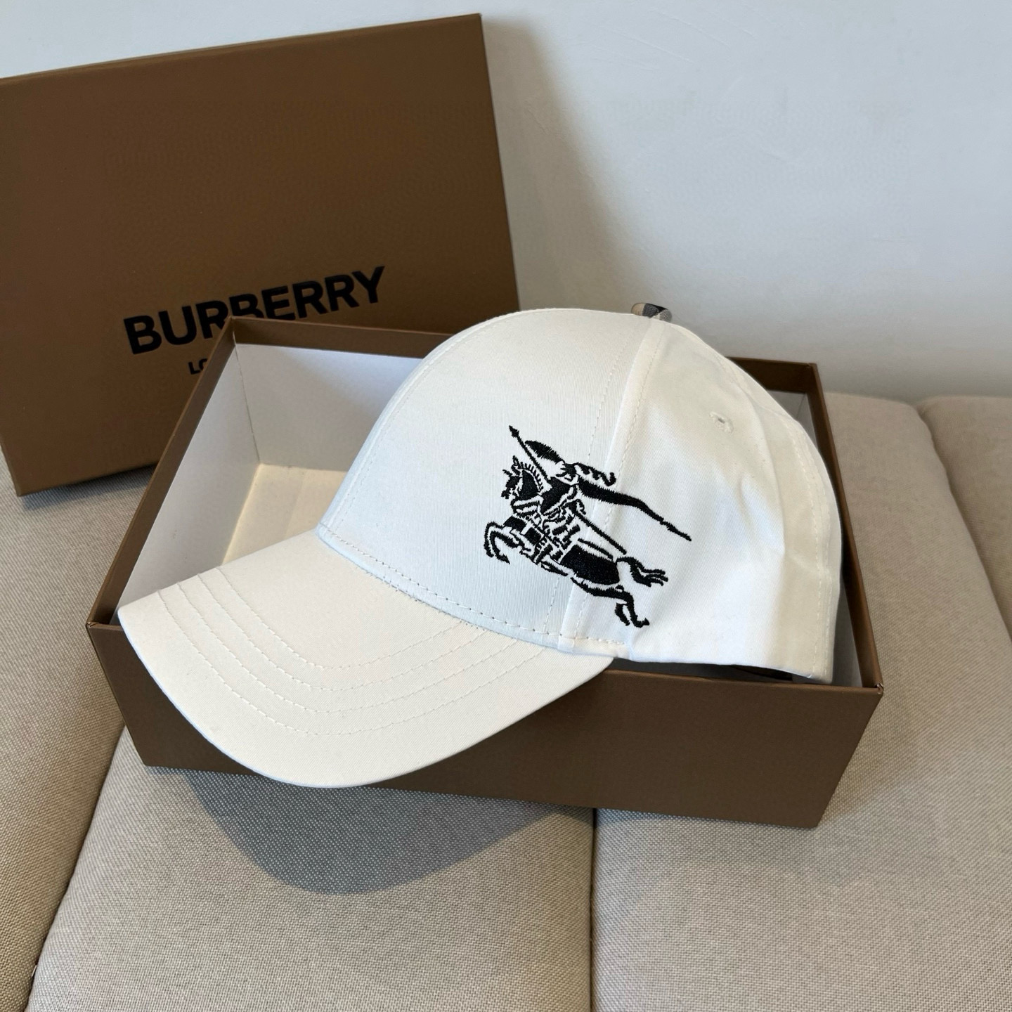  BURBERRY巴宝利早春新款棒球帽，简约尚时风，男女同款！高质品，尊享品质感！