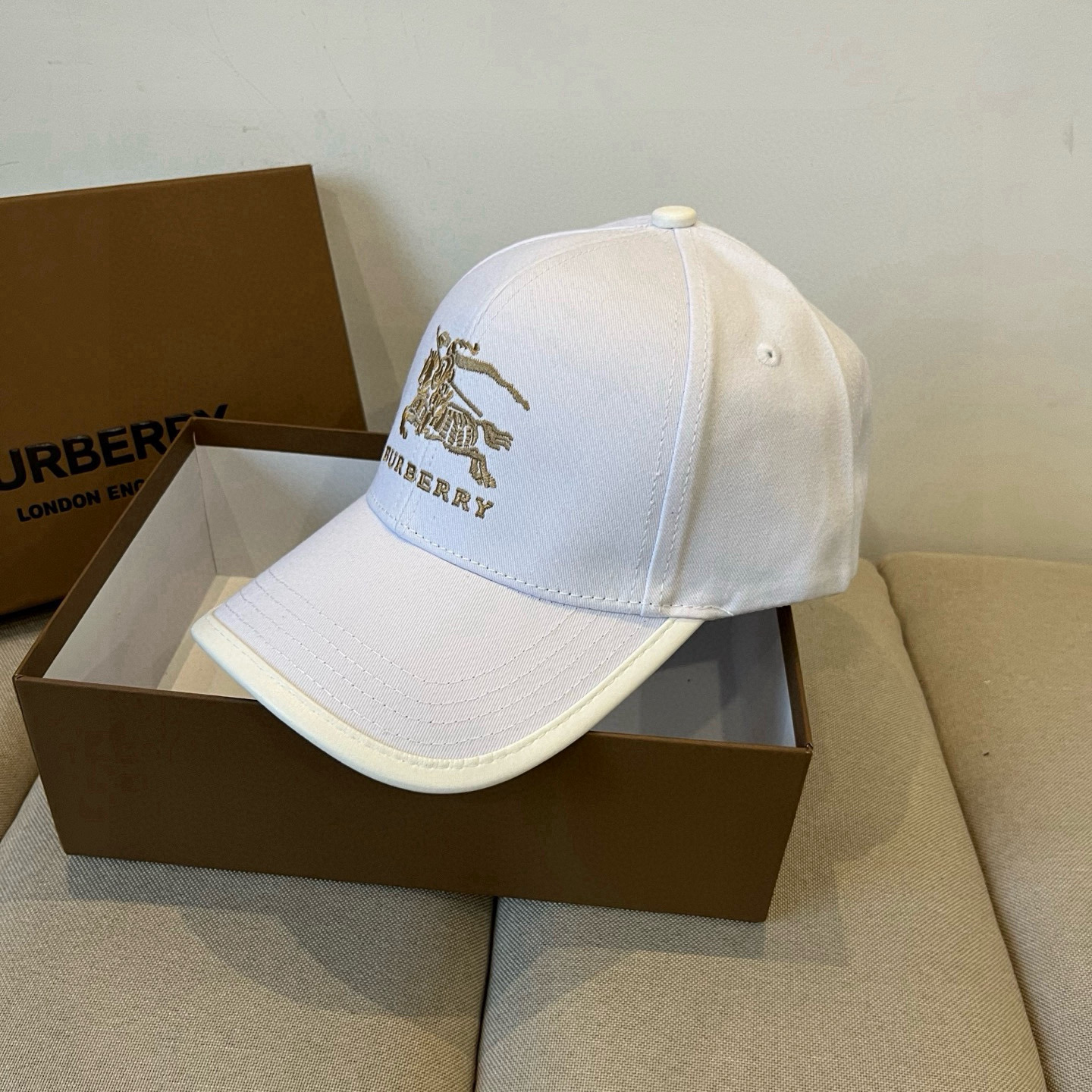  BURBERRY巴宝利早春新款棒球帽，简约尚时风，男女同款！高质品，尊享品质感！