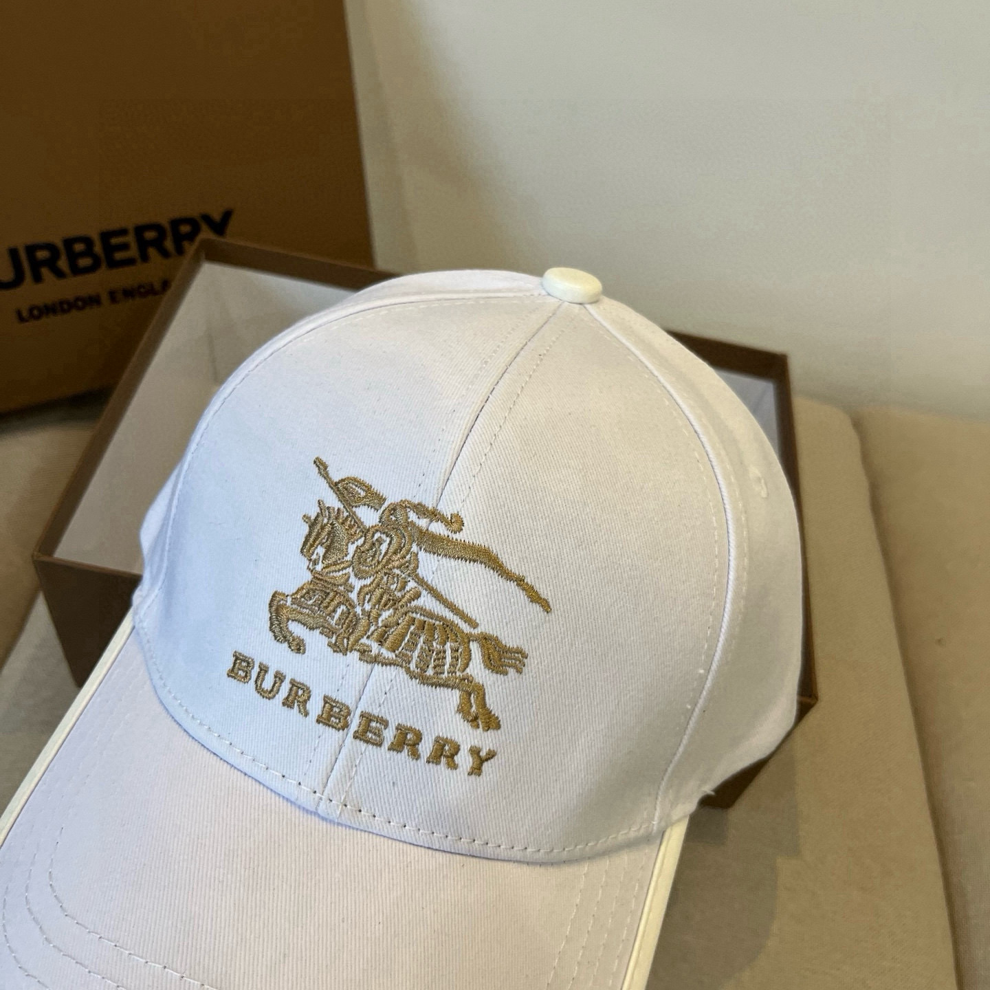  BURBERRY巴宝利早春新款棒球帽，简约尚时风，男女同款！高质品，尊享品质感！