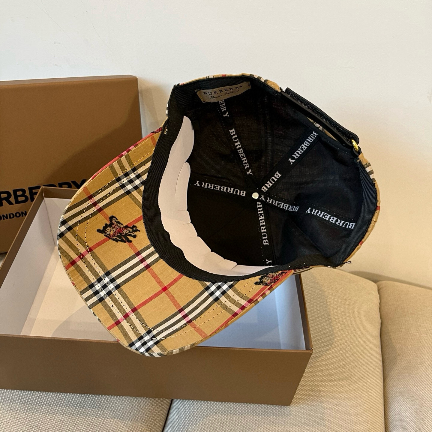  BURBERRY巴宝利早春新款棒球帽，简约尚时风，男女同款！高质品，尊享品质感！