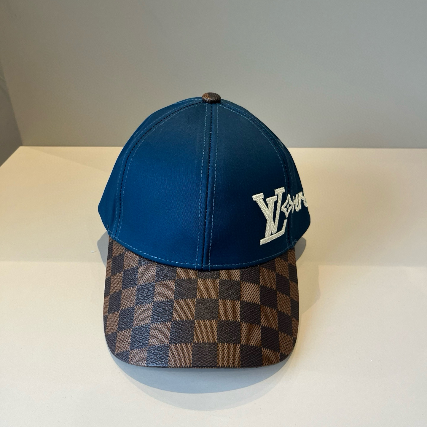NO:359255,Louis Vuitton Baseball Cap Louis Vuitton's new LV baseball cap, heavy industry creates high-end and atmospheric, versatile and universal for both men and women!  Run volume!  hat straw hat fisherman hat baseball hat, hat, louis vuitton, louis vuitton, louis vuitton, espadrilles, hats路易威登棒球帽 LouisVuitton新款LV棒球帽,重工打造高端大气,百搭款男女通用！跑量！帽子草帽渔夫帽棒球帽,帽子,louis vuitton,louis vuitton,louis vuitton,espadrilles,hats,hat