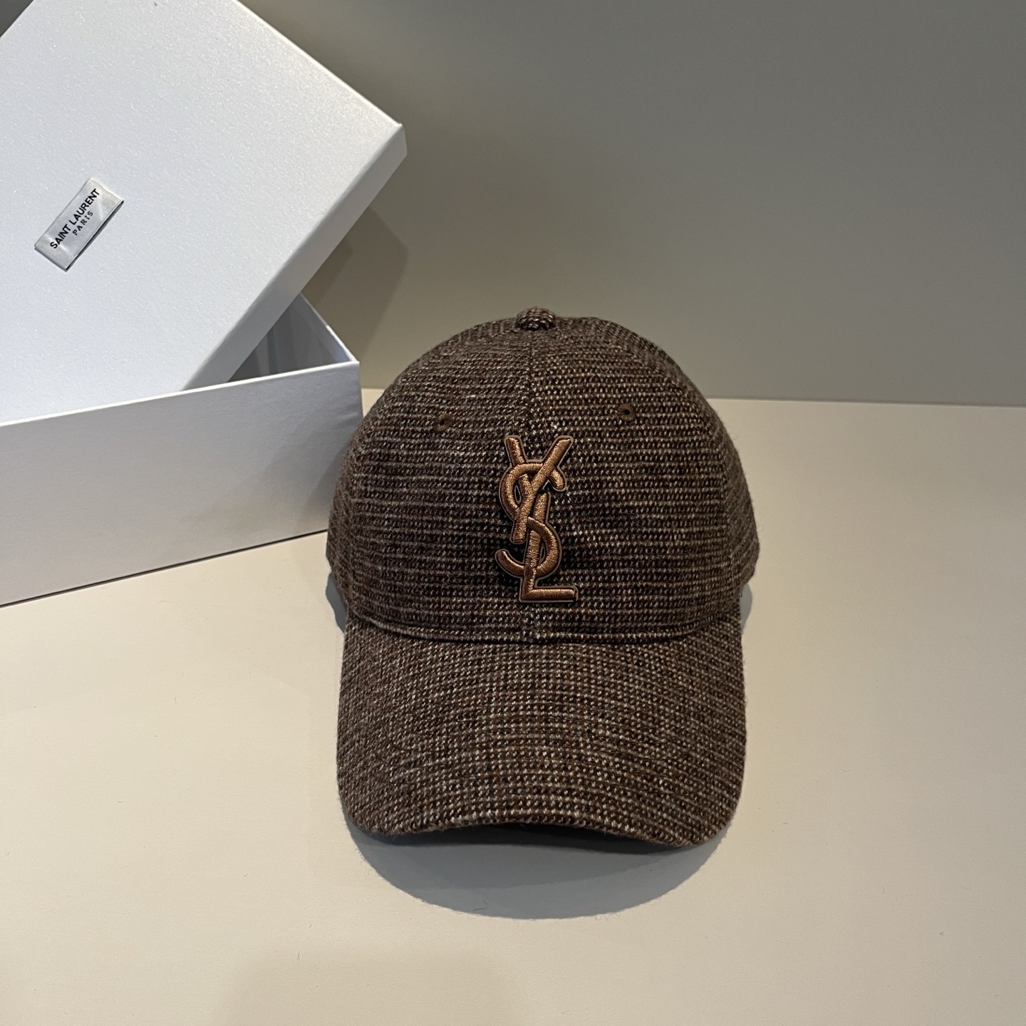 NO:360477,[YSL Saint Laurent] 2025 early spring new simple baseball cap, new style shipped, big brand models are super easy to match, buy them now!  hat straw hat fisherman hat baseball hat, hat, saint laurent, saint laurent, espadrilles, hats【YSL圣罗兰】2025早春新款简约棒球帽,新款出货,大牌款超好搭配,赶紧入手！帽子草帽渔夫帽棒球帽,帽子,saint laurent,saint laurent,espadrilles,hats,hat