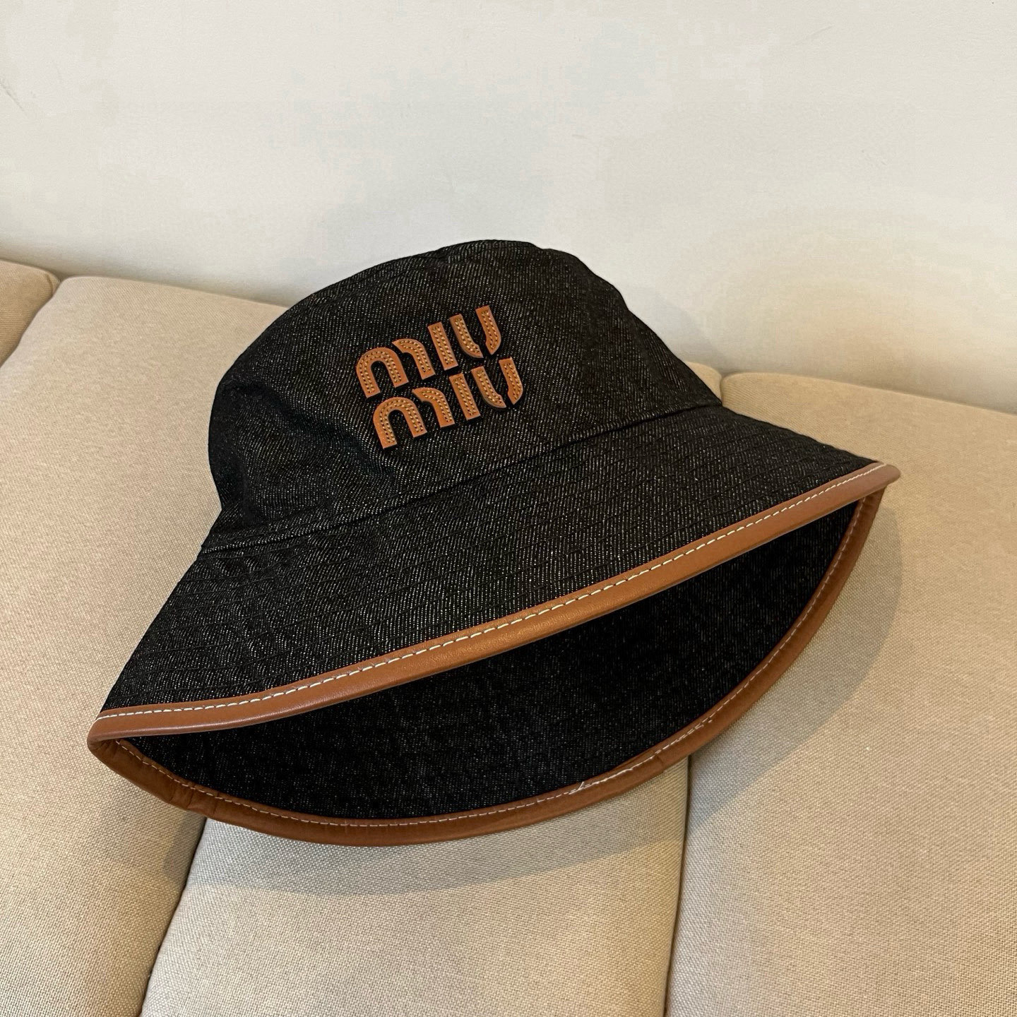  谬谬miumiu 原单春夏新款渔夫帽，正品开模订制，原版做工细致质量超赞！