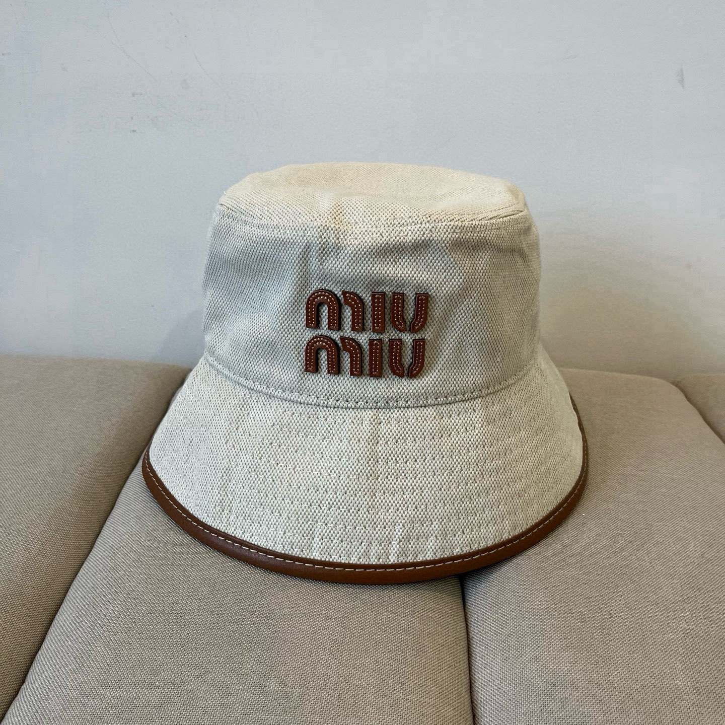  谬谬miumiu 原单春夏新款渔夫帽，正品开模订制，原版做工细致质量超赞！