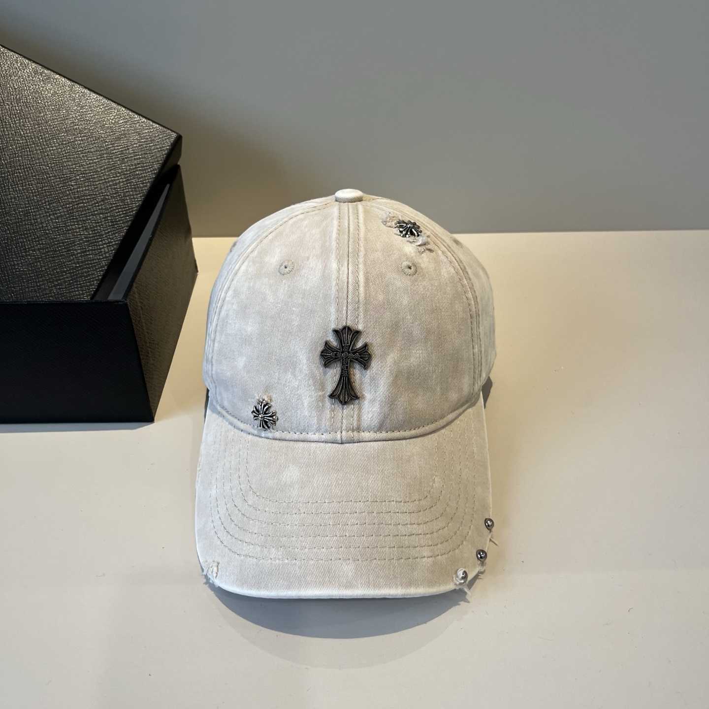  克罗心最新时尚前卫的休闲设计风格，戴上头就是这样好看看哦，做工精细，男女同款！