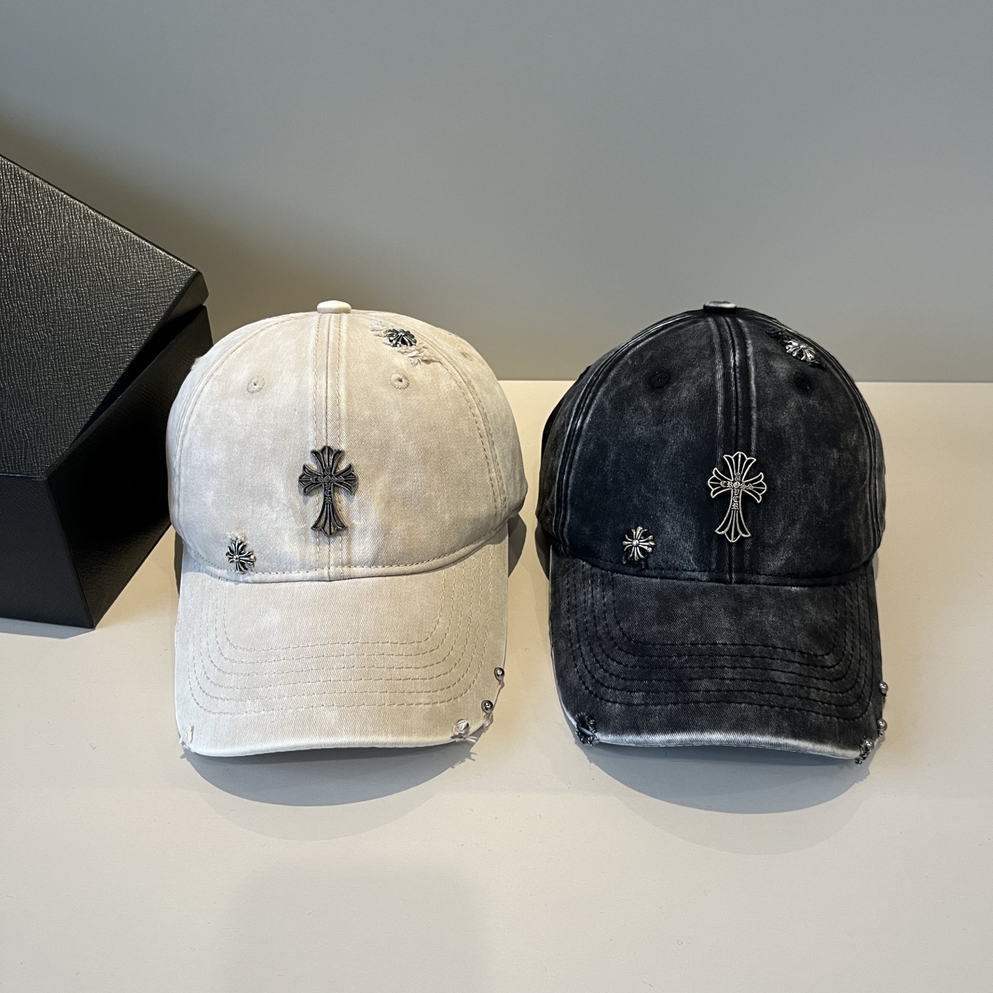  克罗心最新时尚前卫的休闲设计风格，戴上头就是这样好看看哦，做工精细，男女同款！