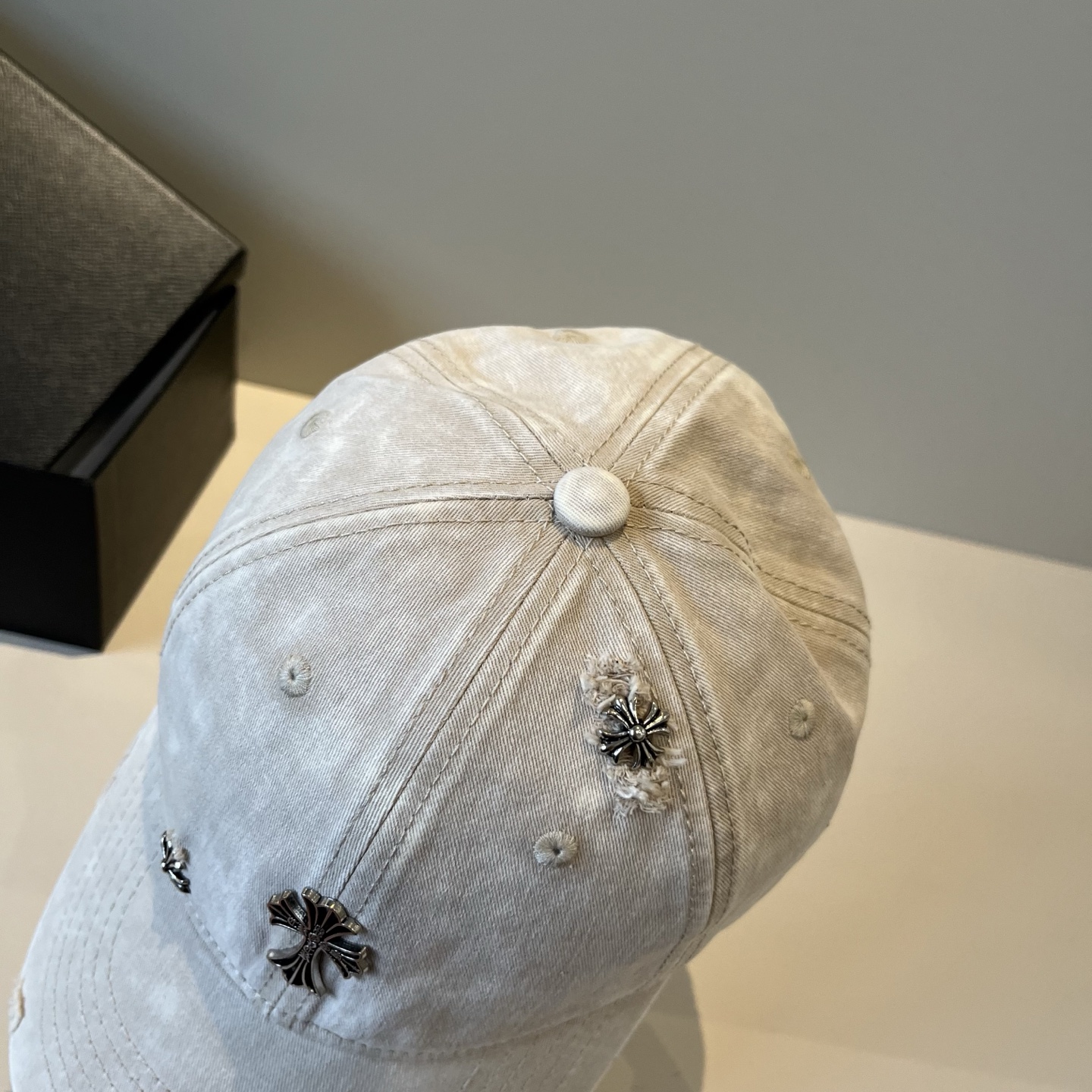  克罗心最新时尚前卫的休闲设计风格，戴上头就是这样好看看哦，做工精细，男女同款！