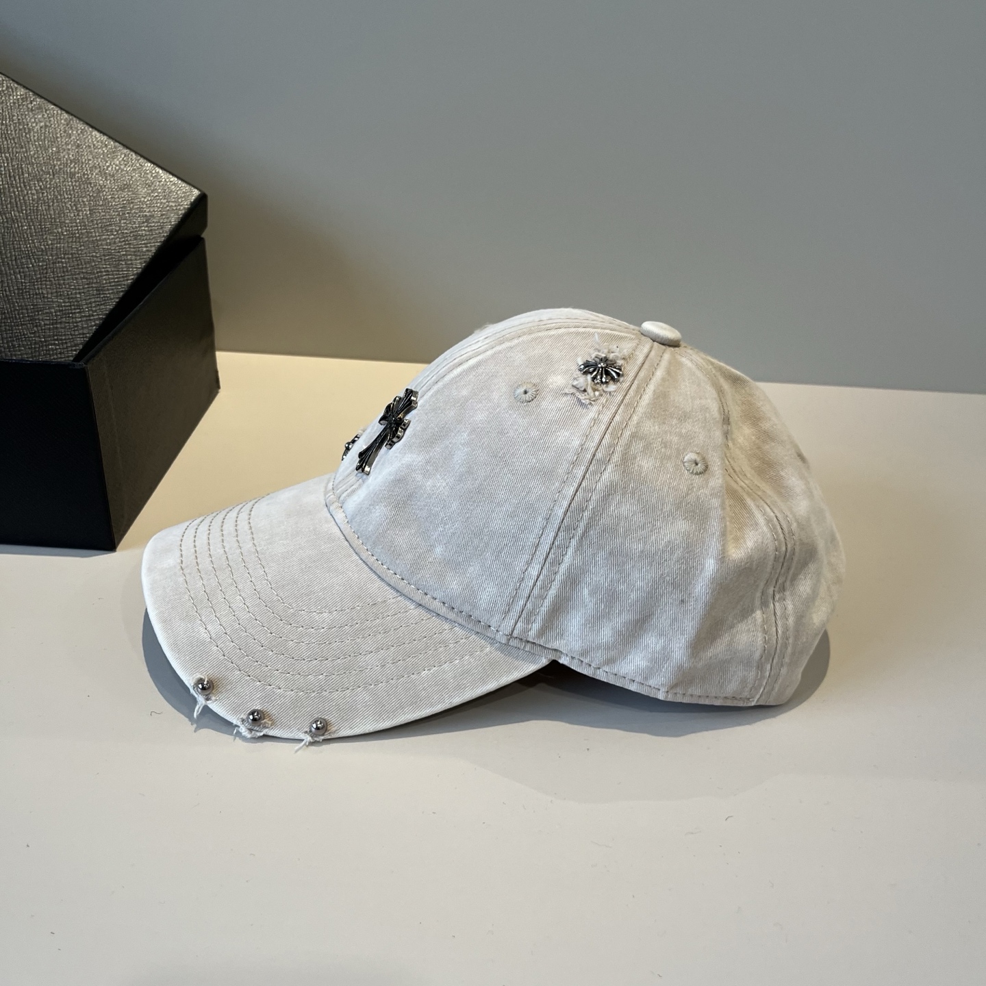  克罗心最新时尚前卫的休闲设计风格，戴上头就是这样好看看哦，做工精细，男女同款！