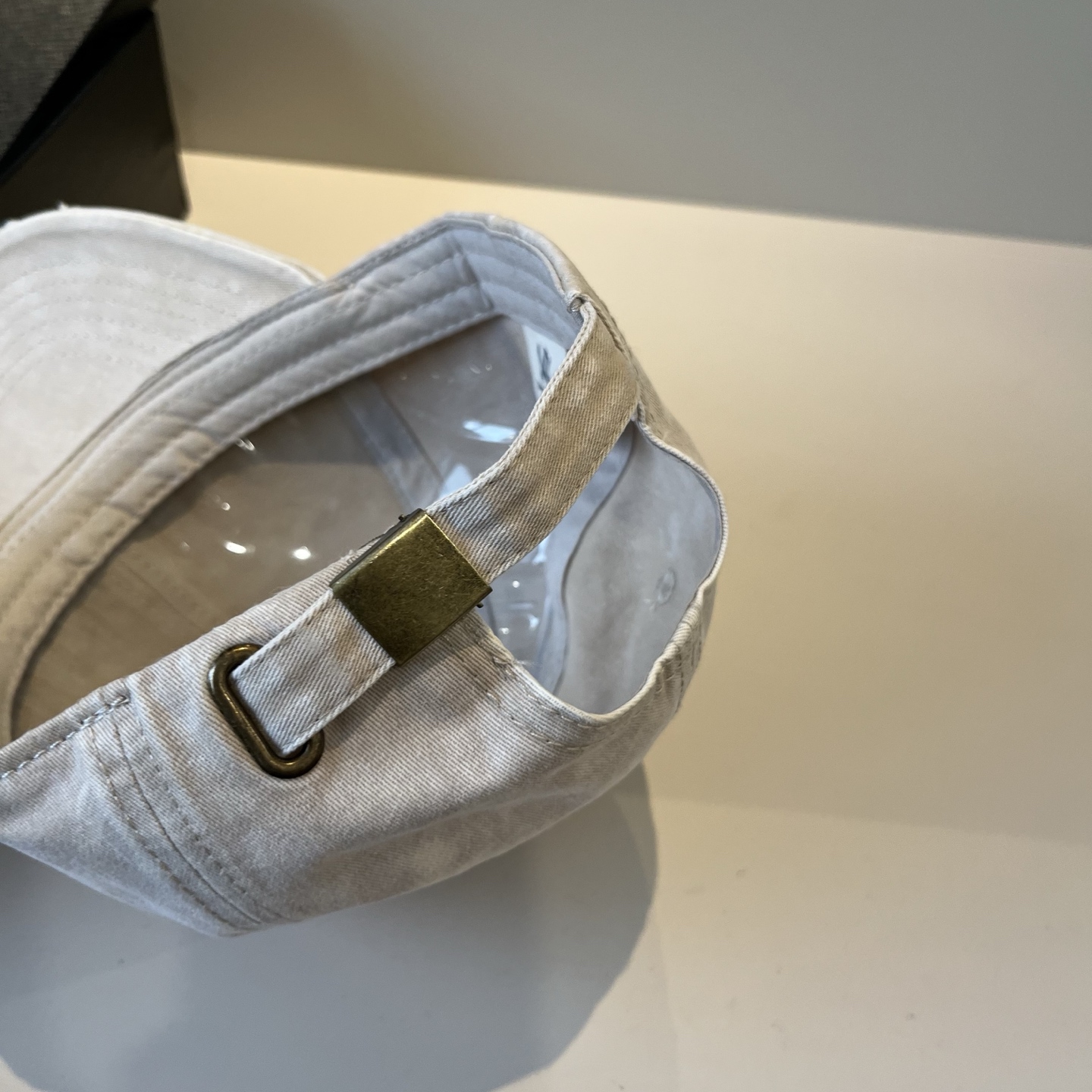  克罗心最新时尚前卫的休闲设计风格，戴上头就是这样好看看哦，做工精细，男女同款！