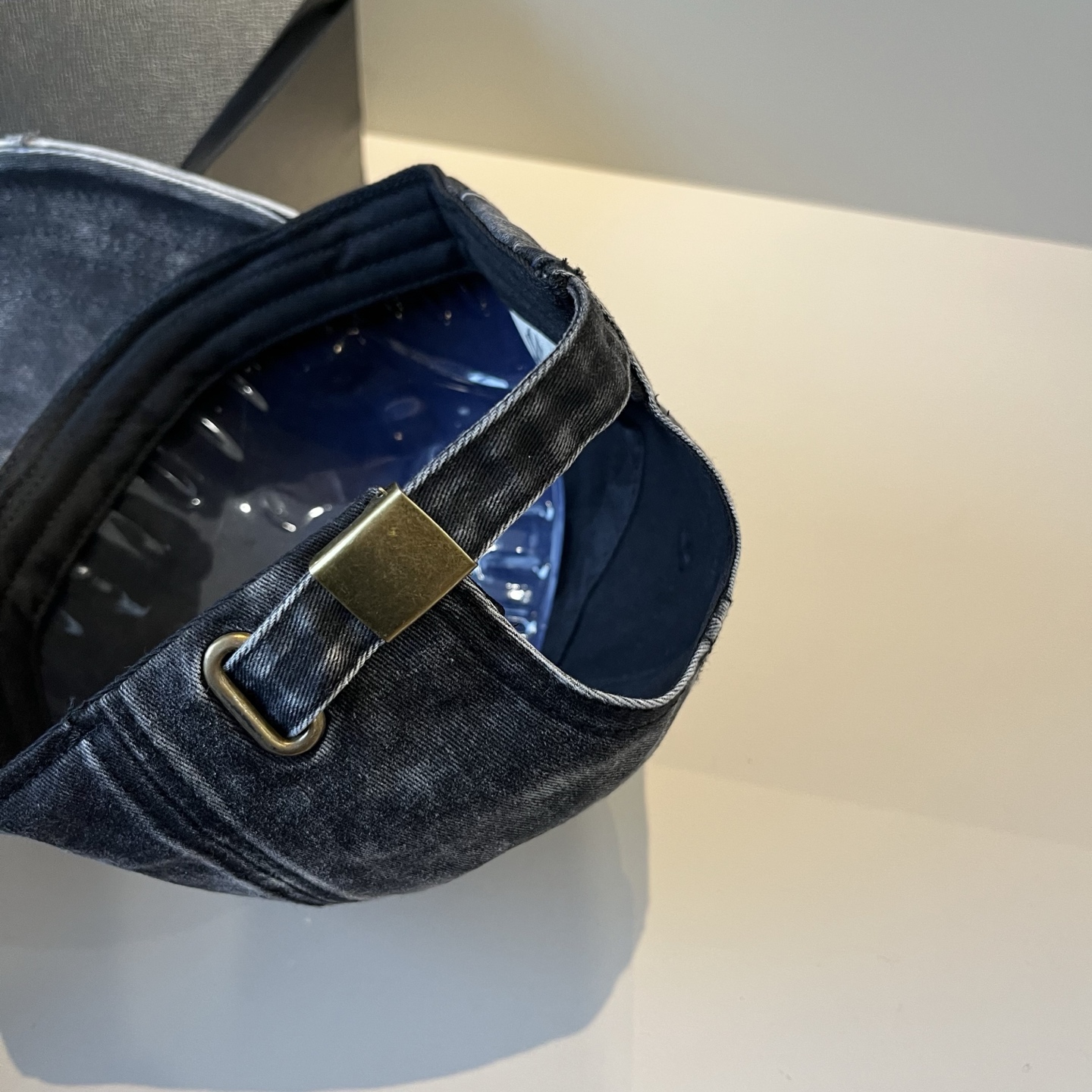  克罗心最新时尚前卫的休闲设计风格，戴上头就是这样好看看哦，做工精细，男女同款！