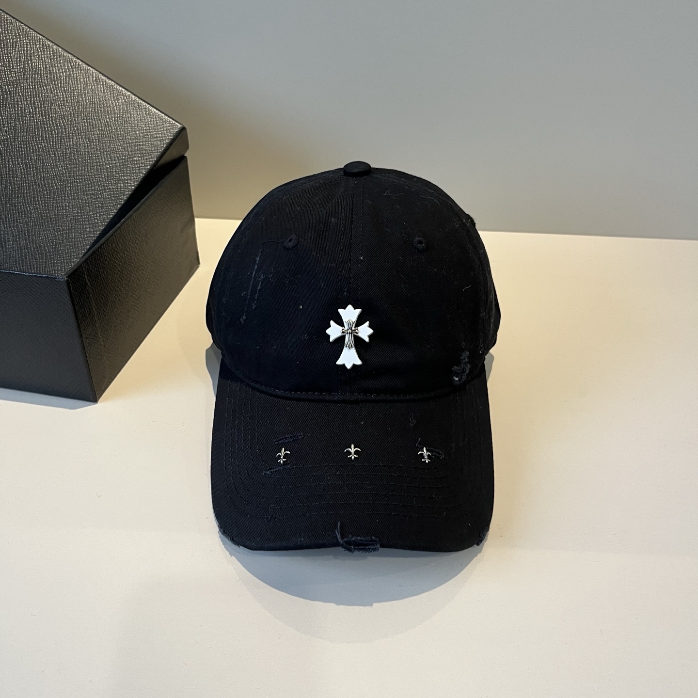  克罗心最新时尚前卫的休闲设计风格，戴上头就是这样好看看哦，做工精细，男女同款！