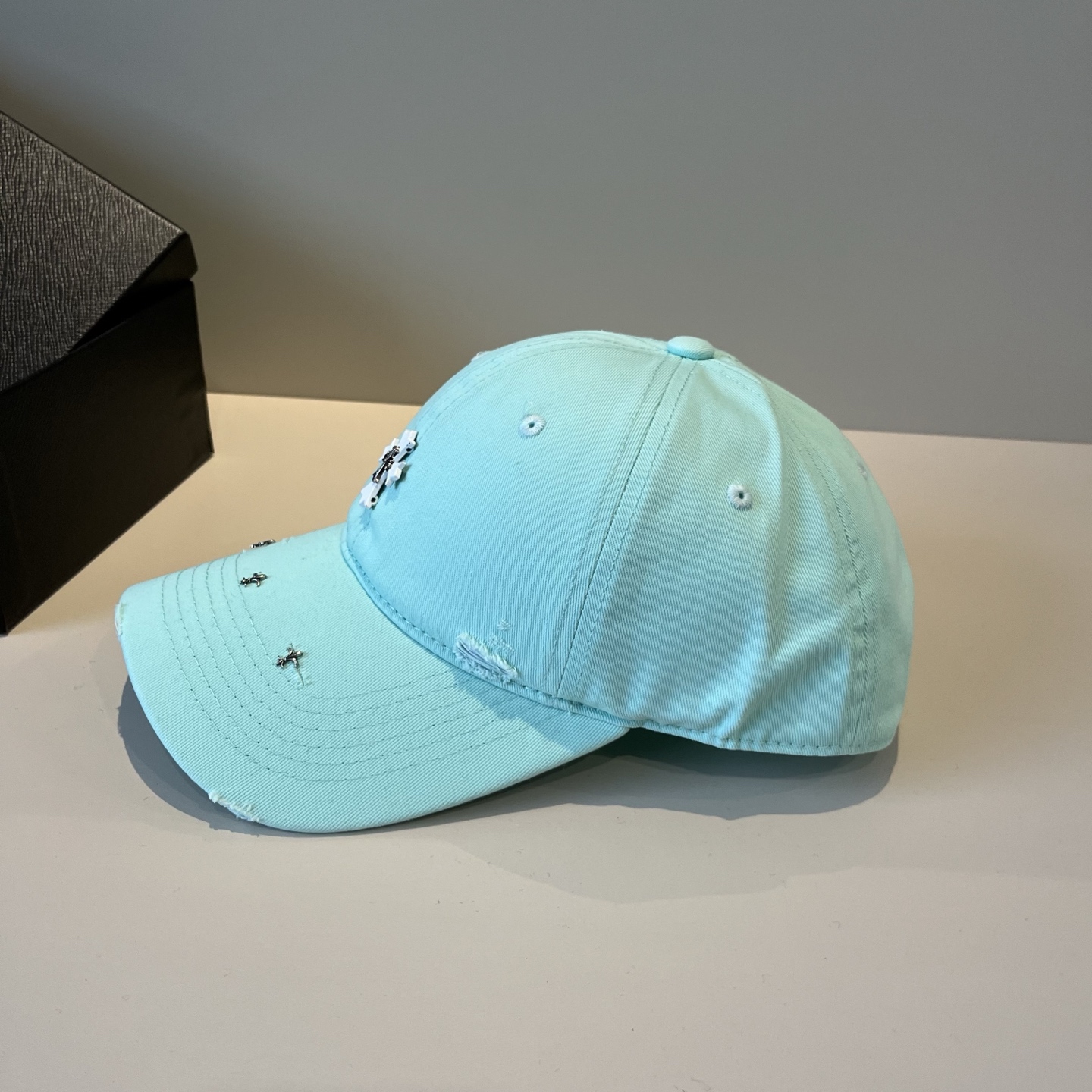  克罗心最新时尚前卫的休闲设计风格，戴上头就是这样好看看哦，做工精细，男女同款！