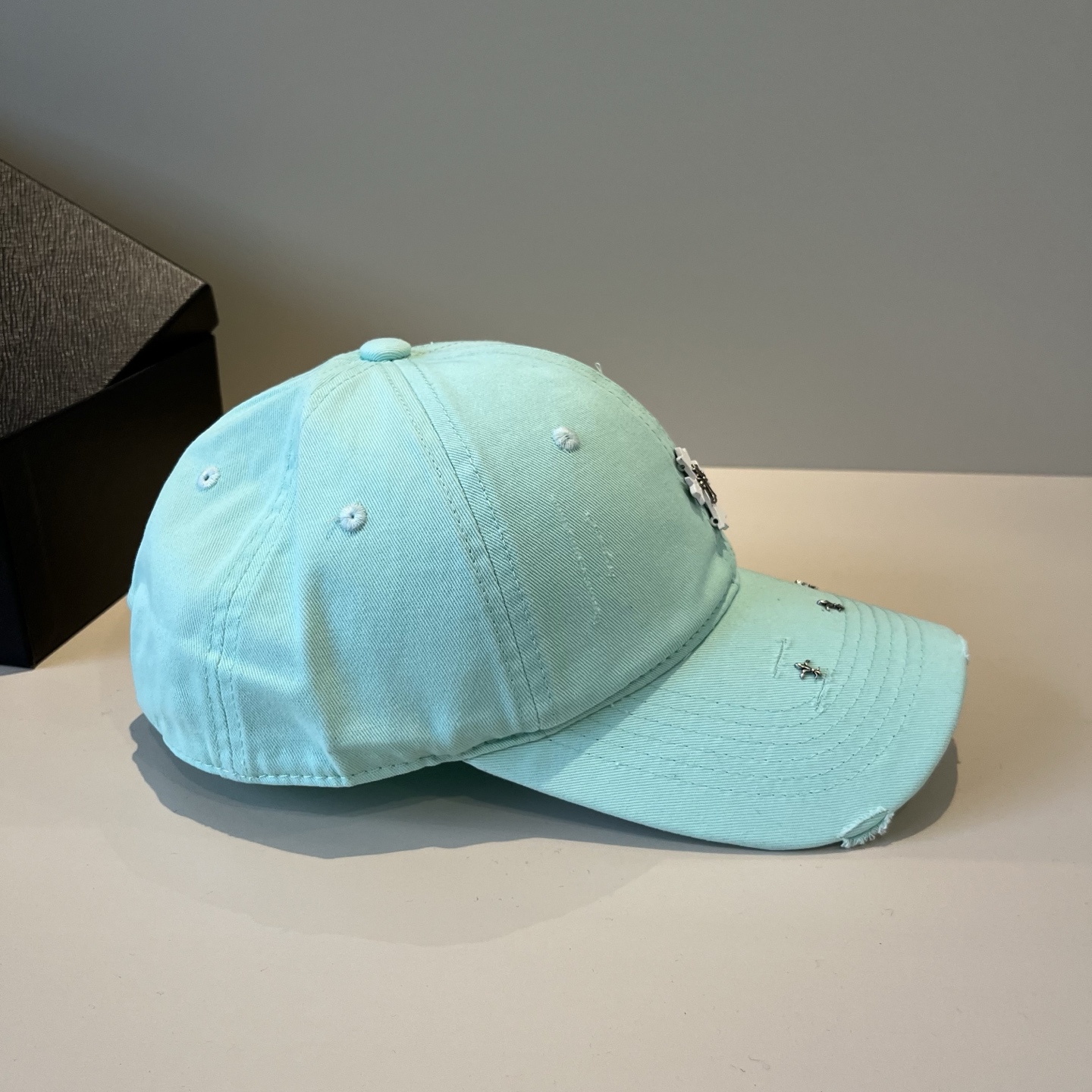  克罗心最新时尚前卫的休闲设计风格，戴上头就是这样好看看哦，做工精细，男女同款！