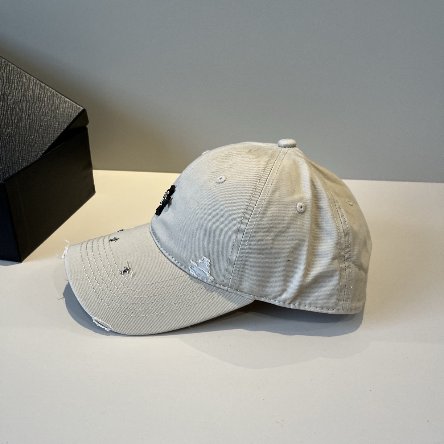  克罗心最新时尚前卫的休闲设计风格，戴上头就是这样好看看哦，做工精细，男女同款！