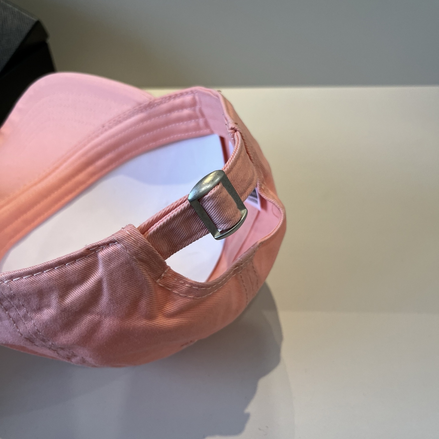  克罗心最新时尚前卫的休闲设计风格，戴上头就是这样好看看哦，做工精细，男女同款！