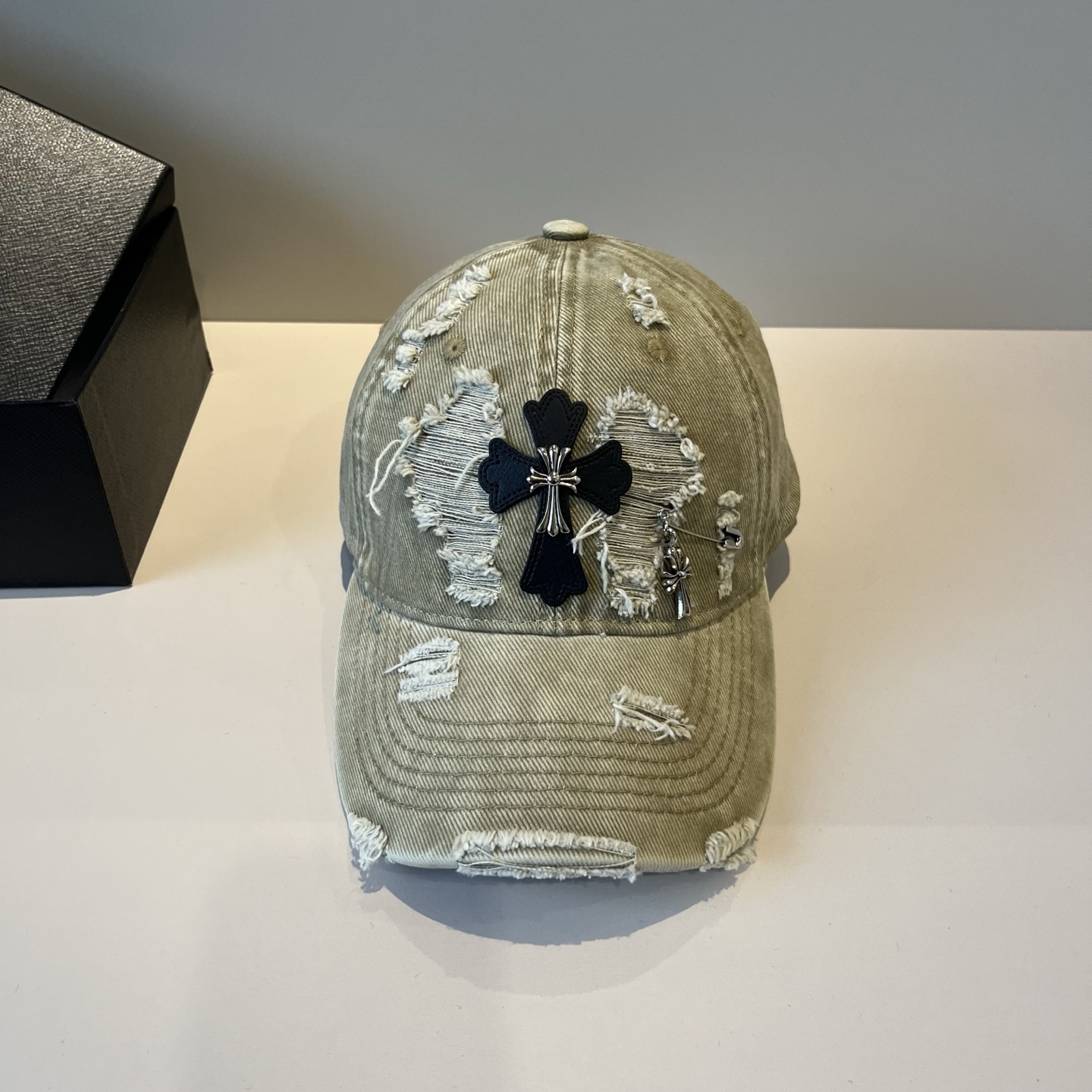  克罗心最新时尚前卫的休闲设计风格，戴上头就是这样好看看哦，做工精细，男女同款！