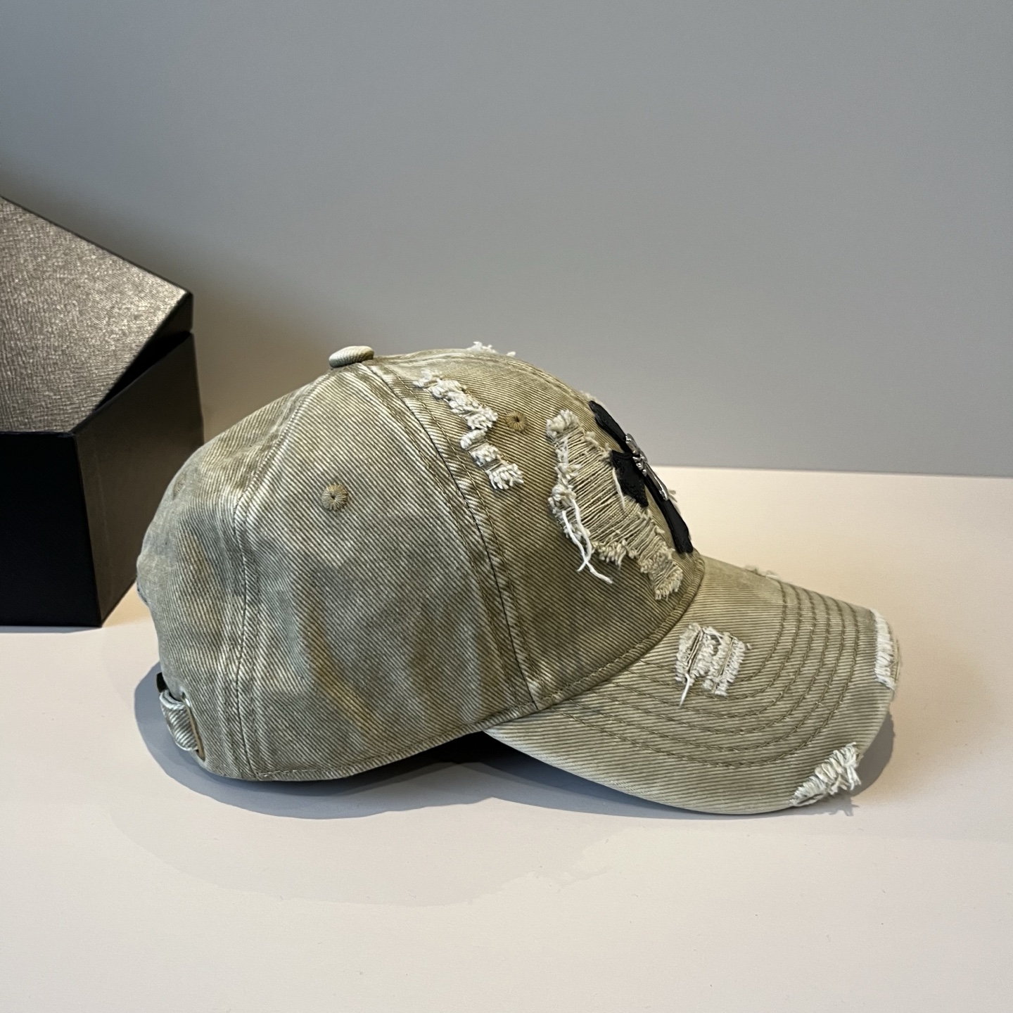  克罗心最新时尚前卫的休闲设计风格，戴上头就是这样好看看哦，做工精细，男女同款！