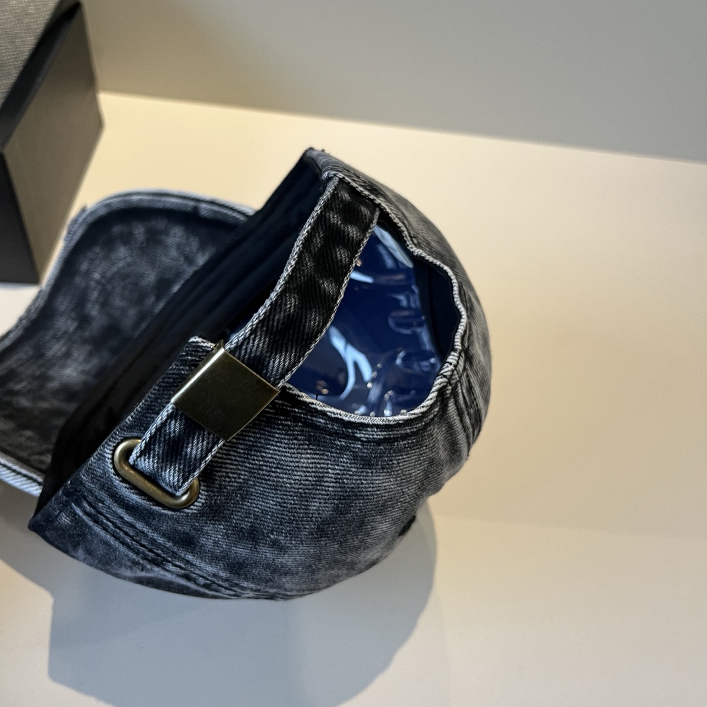  克罗心最新时尚前卫的休闲设计风格，戴上头就是这样好看看哦，做工精细，男女同款！