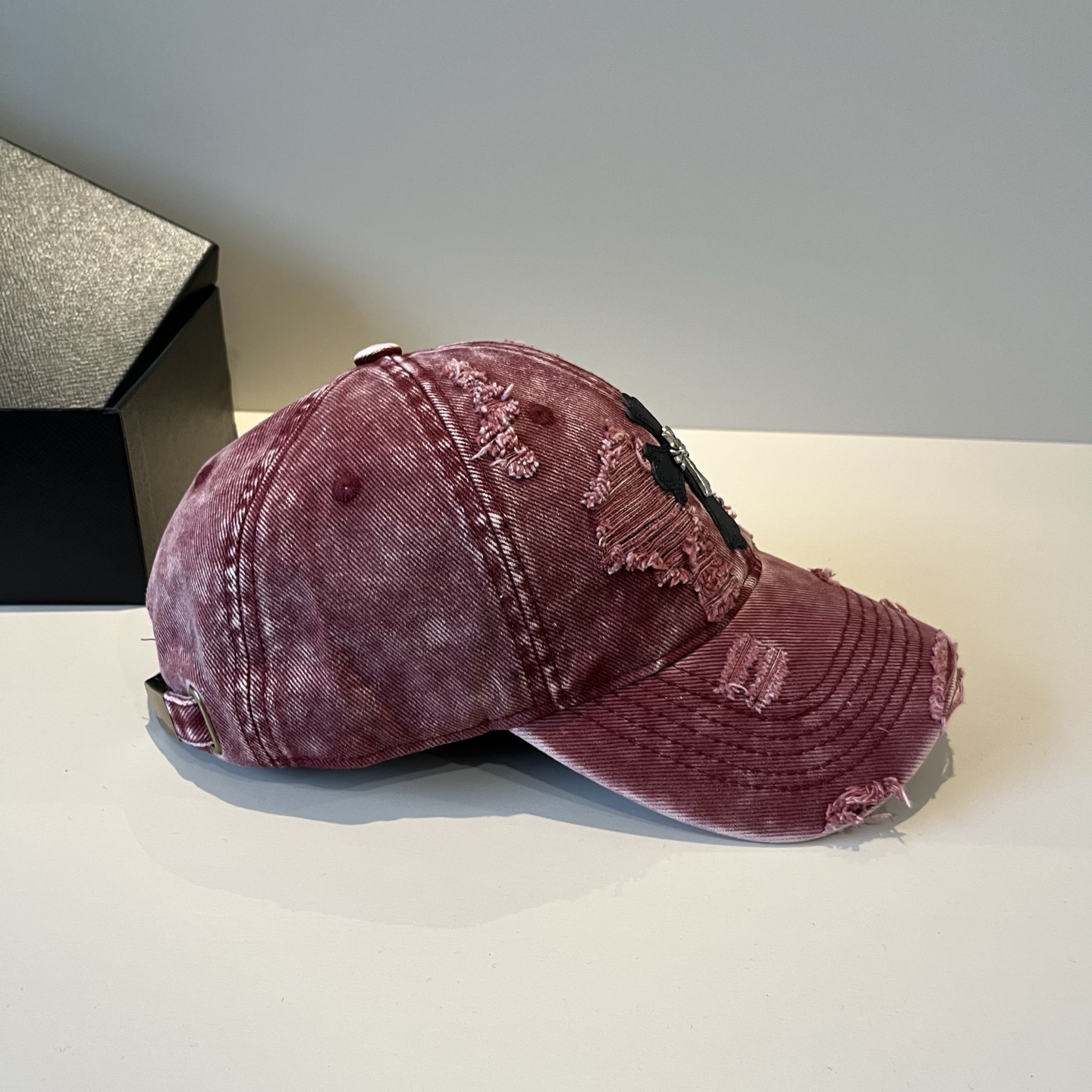  克罗心最新时尚前卫的休闲设计风格，戴上头就是这样好看看哦，做工精细，男女同款！