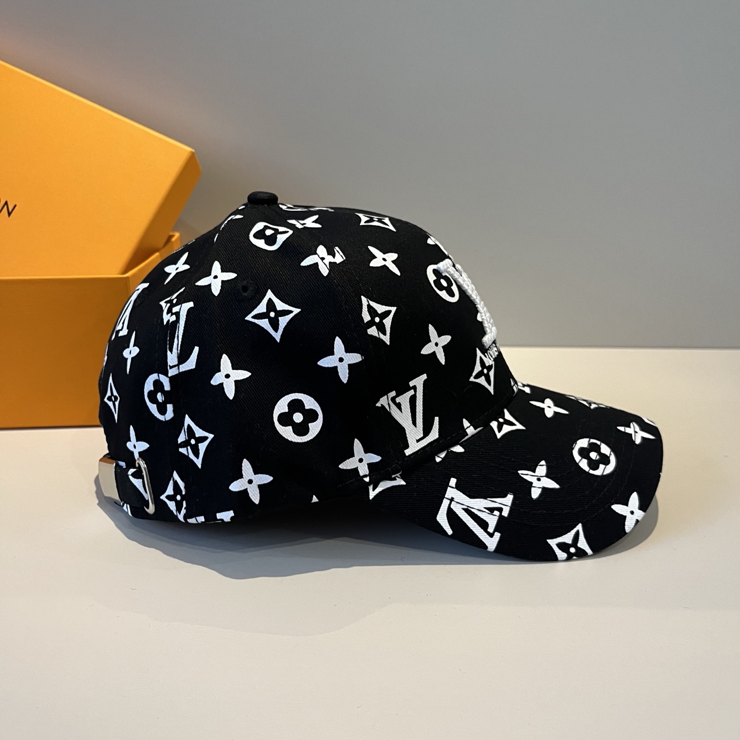 🧢路易威登棒球帽 LouisVuitton😍新款LV棒球帽，重工打造♥️高端大气，百搭款🤗男女通用！跑量