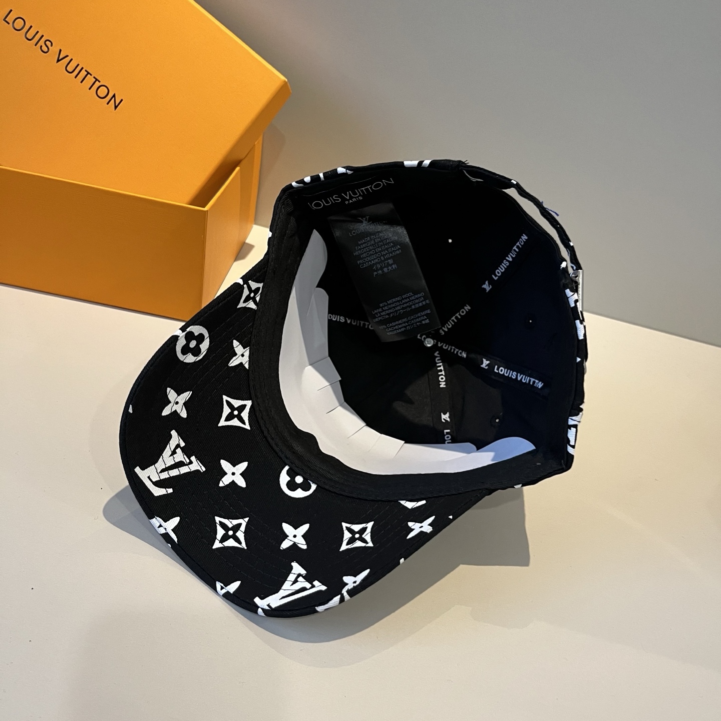 🧢路易威登棒球帽 LouisVuitton😍新款LV棒球帽，重工打造♥️高端大气，百搭款🤗男女通用！跑量