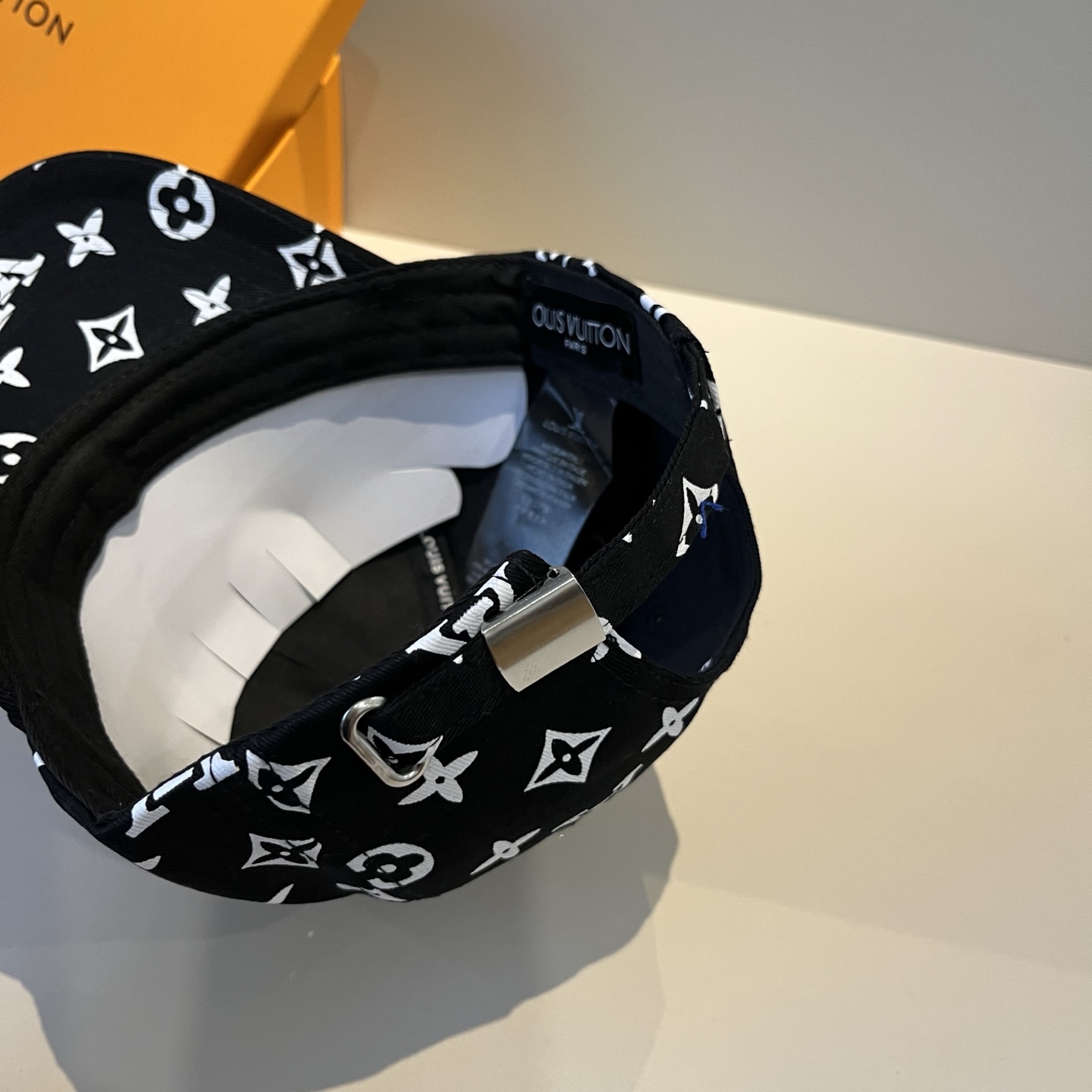 🧢路易威登棒球帽 LouisVuitton😍新款LV棒球帽，重工打造♥️高端大气，百搭款🤗男女通用！跑量