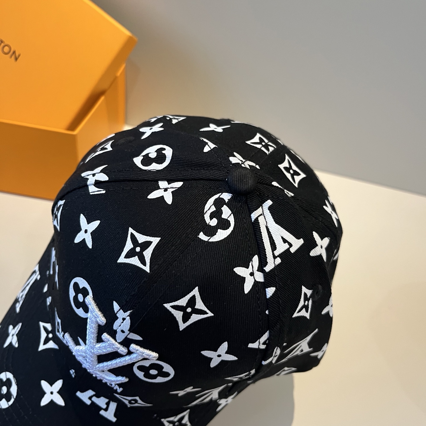 🧢路易威登棒球帽 LouisVuitton😍新款LV棒球帽，重工打造♥️高端大气，百搭款🤗男女通用！跑量