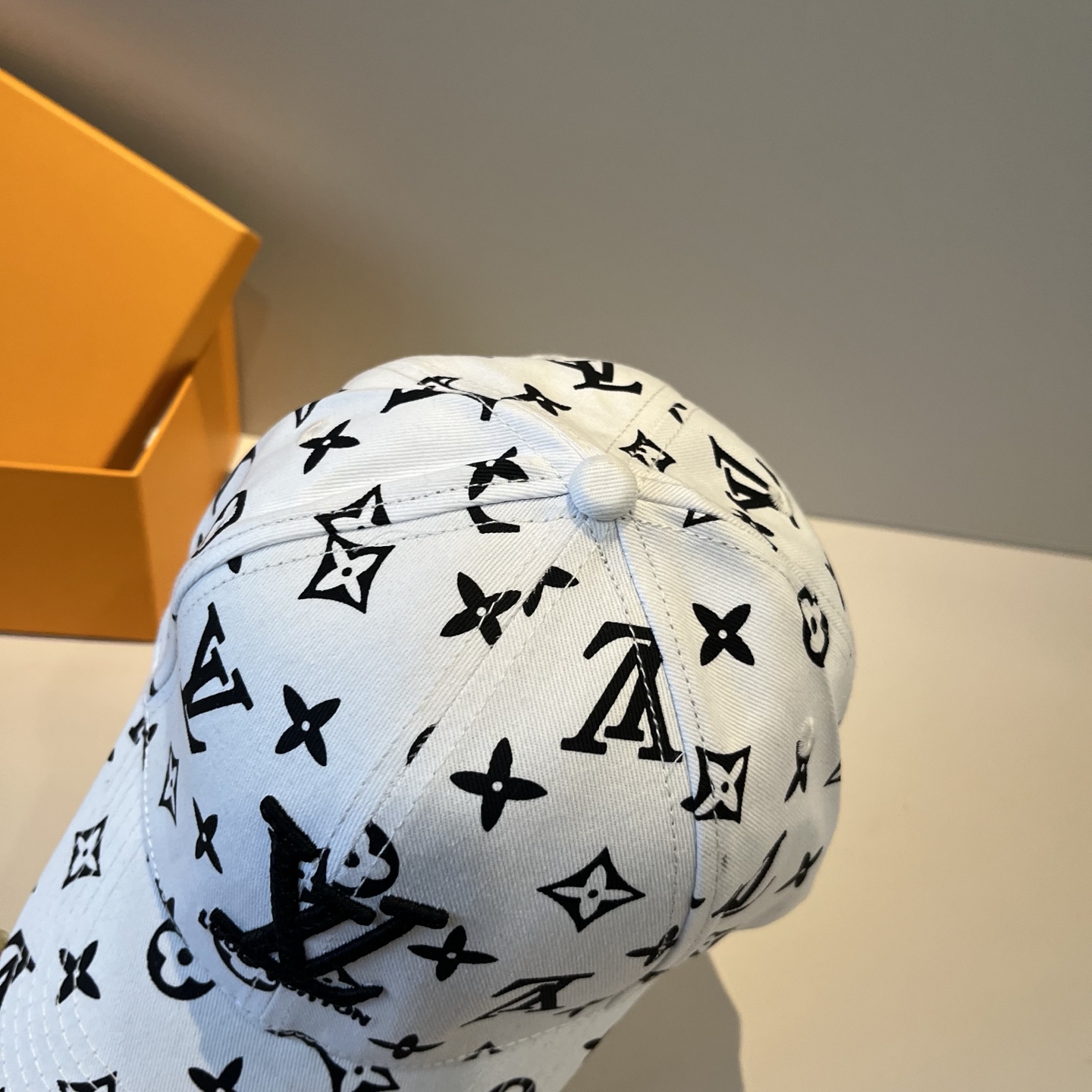 🧢路易威登棒球帽 LouisVuitton😍新款LV棒球帽，重工打造♥️高端大气，百搭款🤗男女通用！跑量