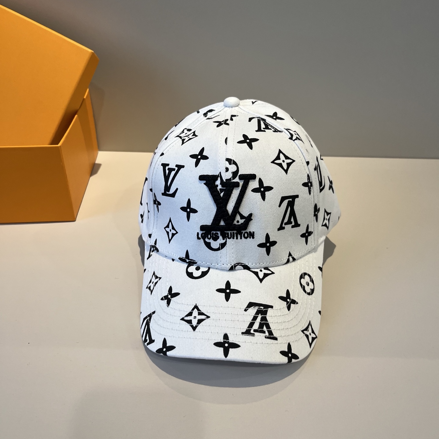 🧢路易威登棒球帽 LouisVuitton😍新款LV棒球帽，重工打造♥️高端大气，百搭款🤗男女通用！跑量