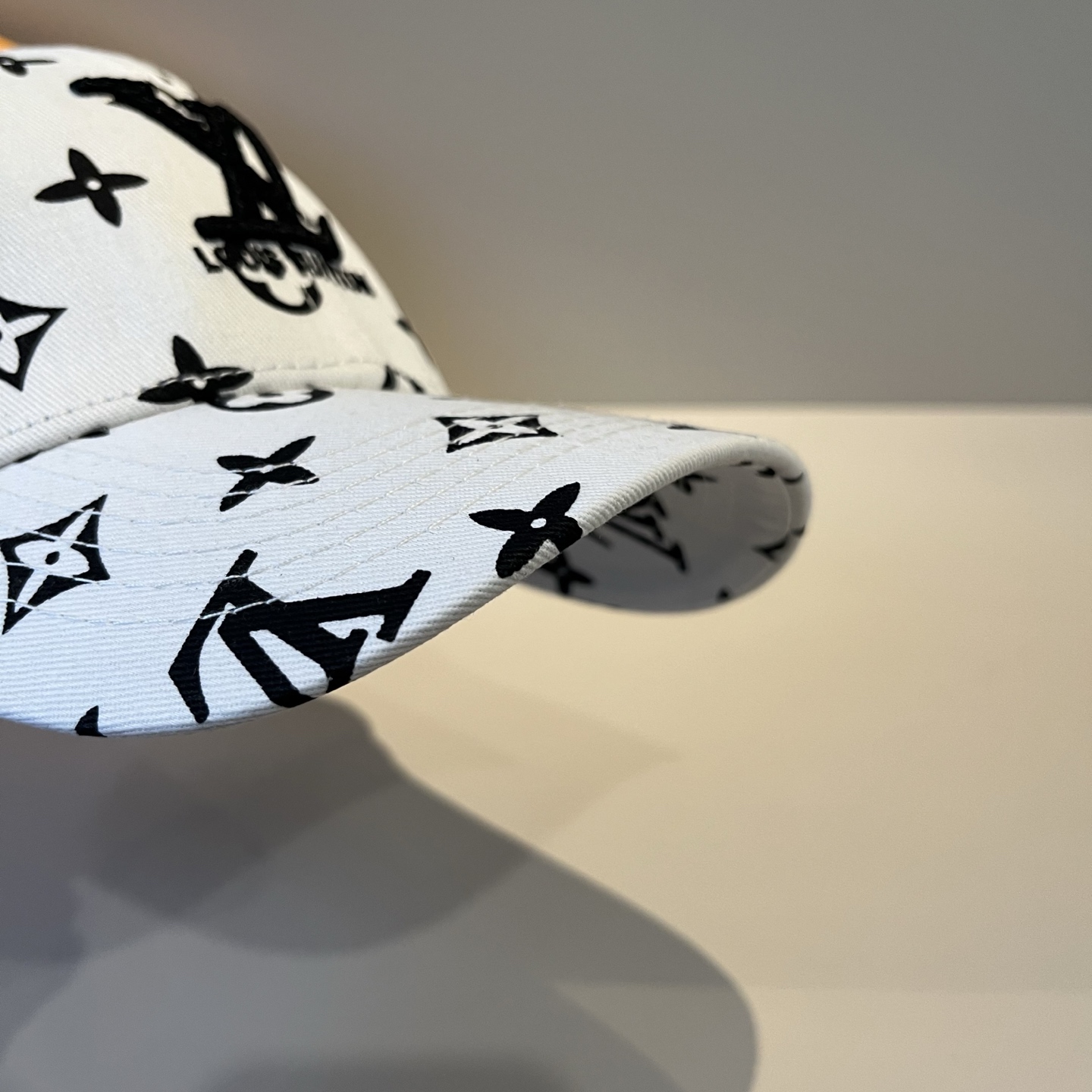 🧢路易威登棒球帽 LouisVuitton😍新款LV棒球帽，重工打造♥️高端大气，百搭款🤗男女通用！跑量