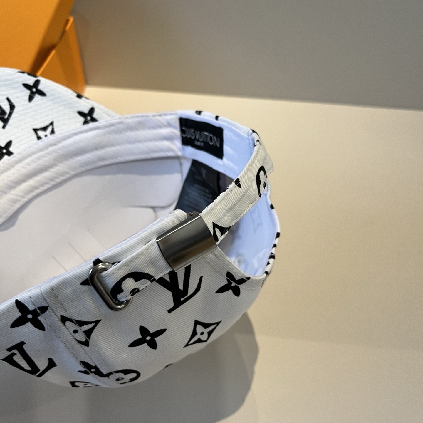 🧢路易威登棒球帽 LouisVuitton😍新款LV棒球帽，重工打造♥️高端大气，百搭款🤗男女通用！跑量