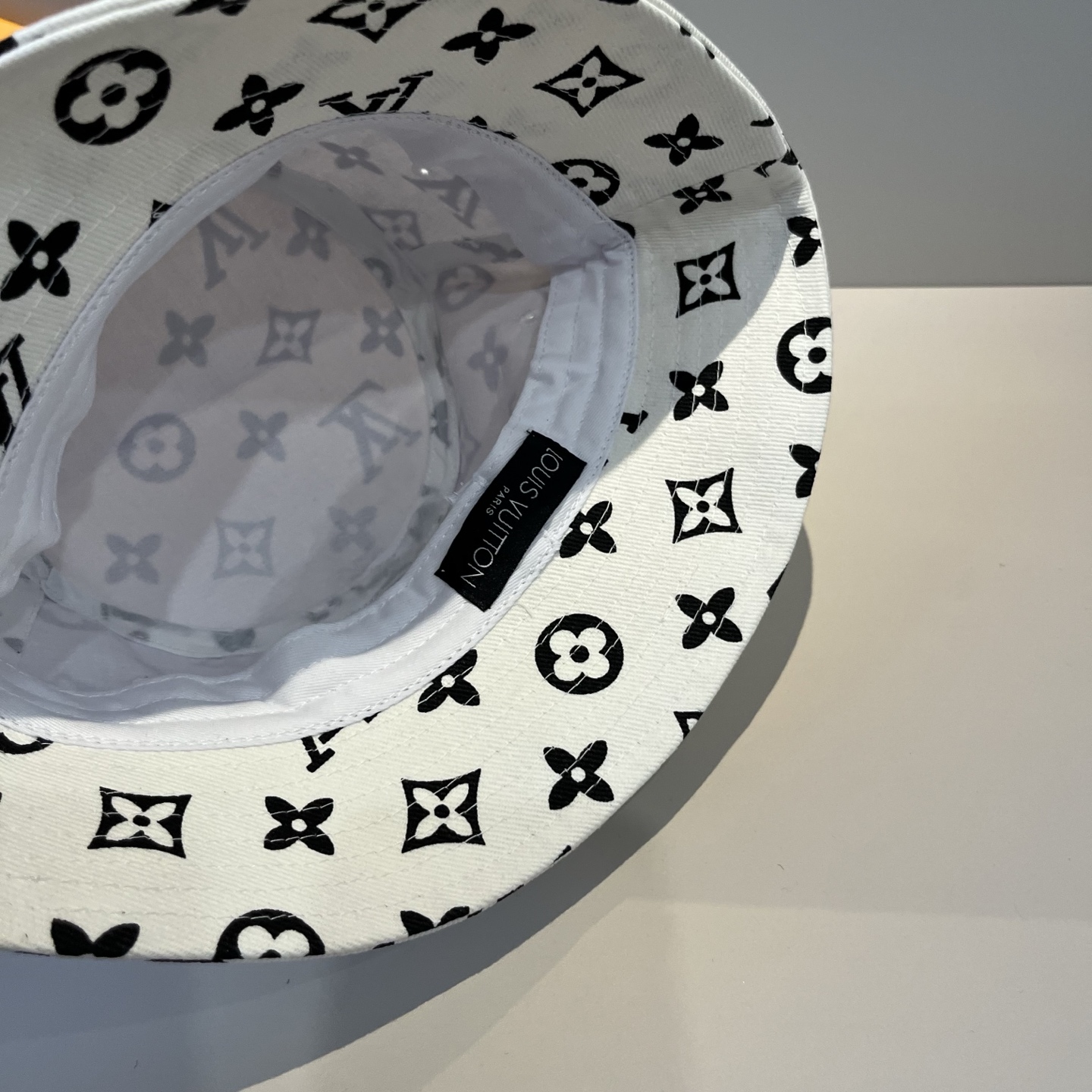 🧢路易威登渔夫帽 LouisVuitton😍新款LV棒球帽，重工打造♥️高端大气，百搭款🤗男女通用！跑量