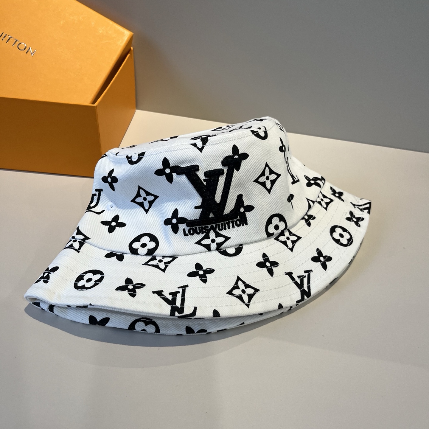 🧢路易威登渔夫帽 LouisVuitton😍新款LV棒球帽，重工打造♥️高端大气，百搭款🤗男女通用！跑量