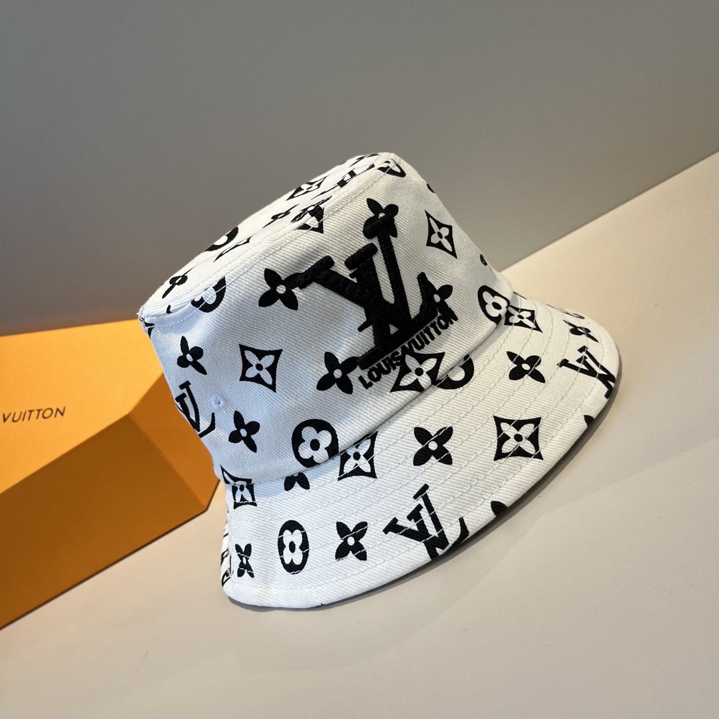 🧢路易威登渔夫帽 LouisVuitton😍新款LV棒球帽，重工打造♥️高端大气，百搭款🤗男女通用！跑量