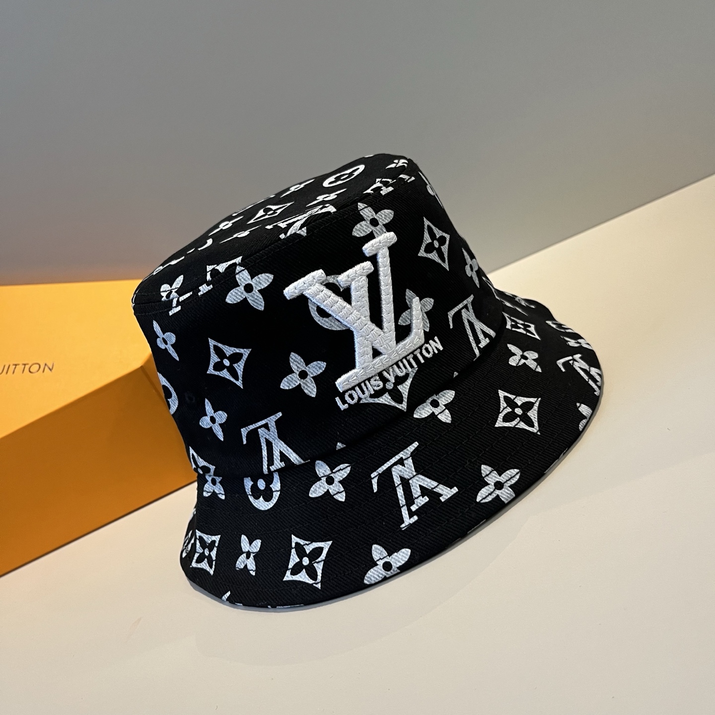 🧢路易威登渔夫帽 LouisVuitton😍新款LV棒球帽，重工打造♥️高端大气，百搭款🤗男女通用！跑量