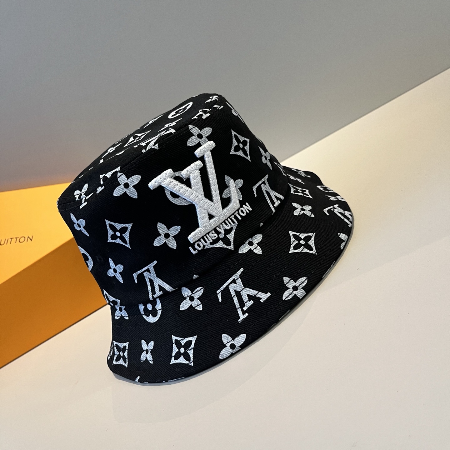 🧢路易威登渔夫帽 LouisVuitton😍新款LV棒球帽，重工打造♥️高端大气，百搭款🤗男女通用！跑量