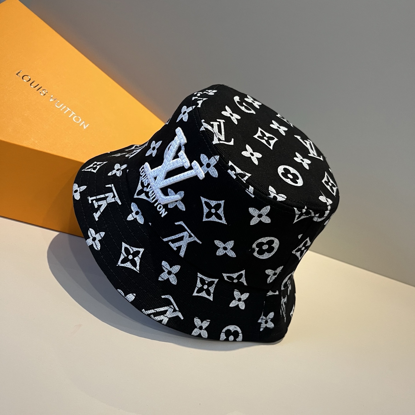 🧢路易威登渔夫帽 LouisVuitton😍新款LV棒球帽，重工打造♥️高端大气，百搭款🤗男女通用！跑量