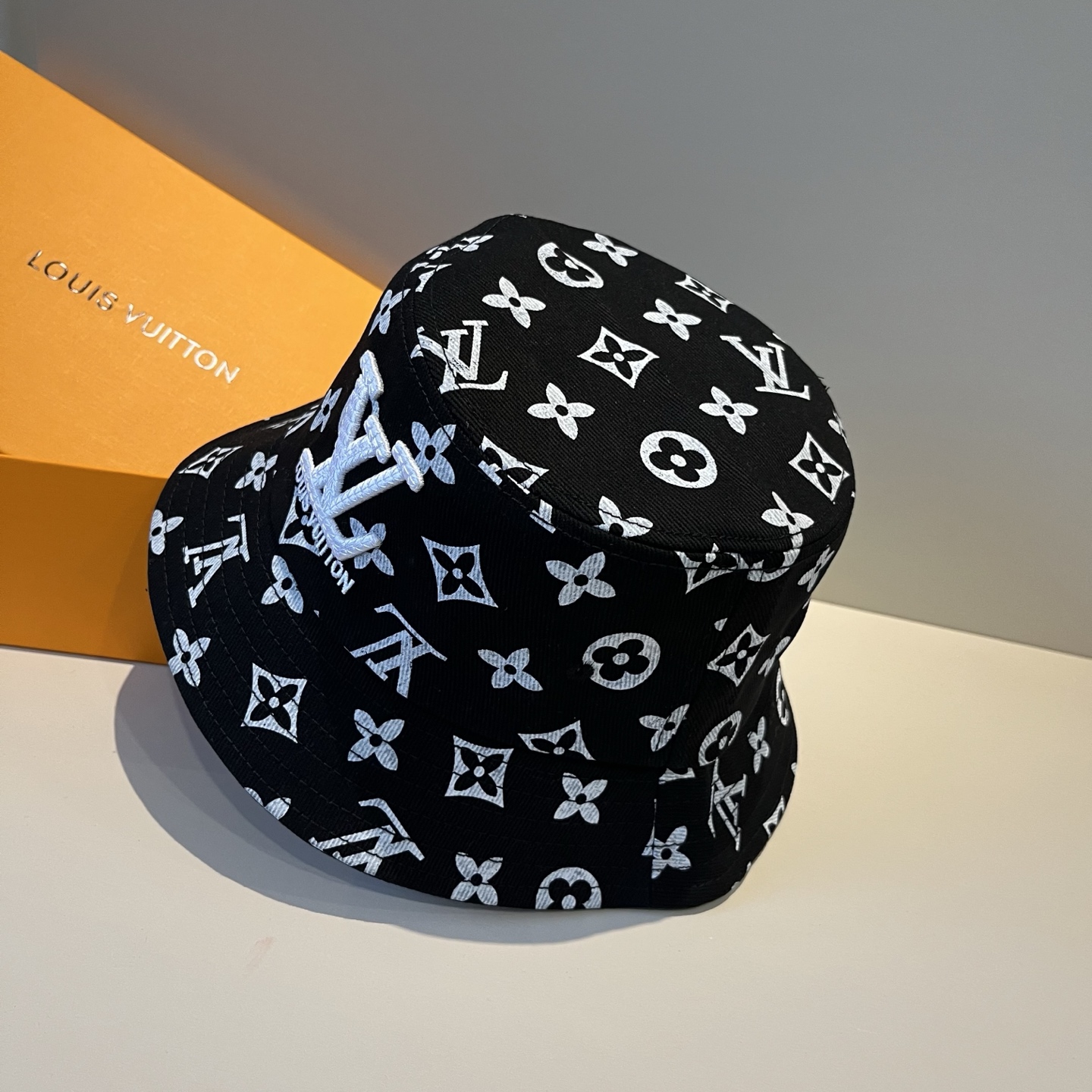 🧢路易威登渔夫帽 LouisVuitton😍新款LV棒球帽，重工打造♥️高端大气，百搭款🤗男女通用！跑量