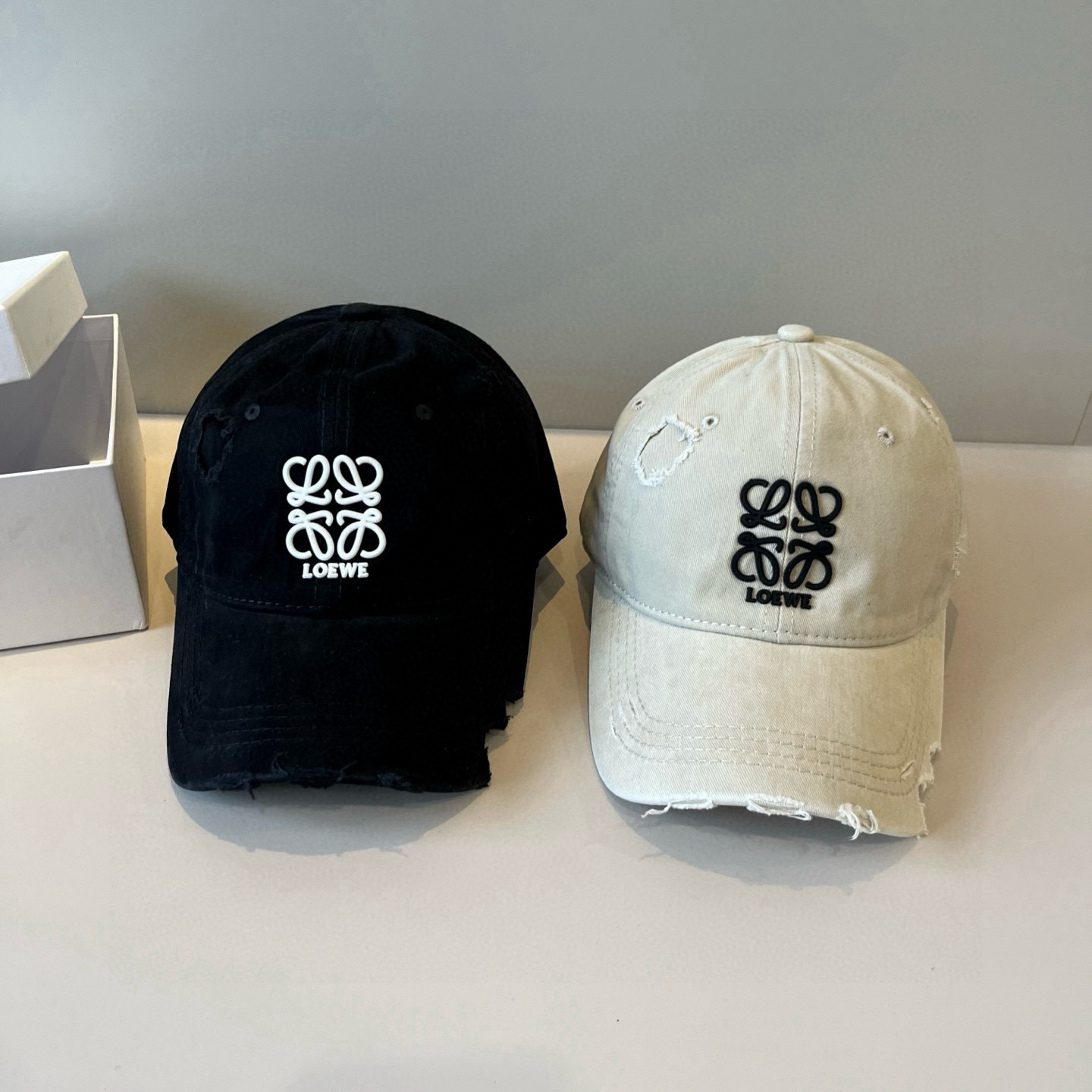 
罗意威 LOEWE新款原版原标设计，质感超好，外部线条定位标准，做工精细，简约大气低价走量！